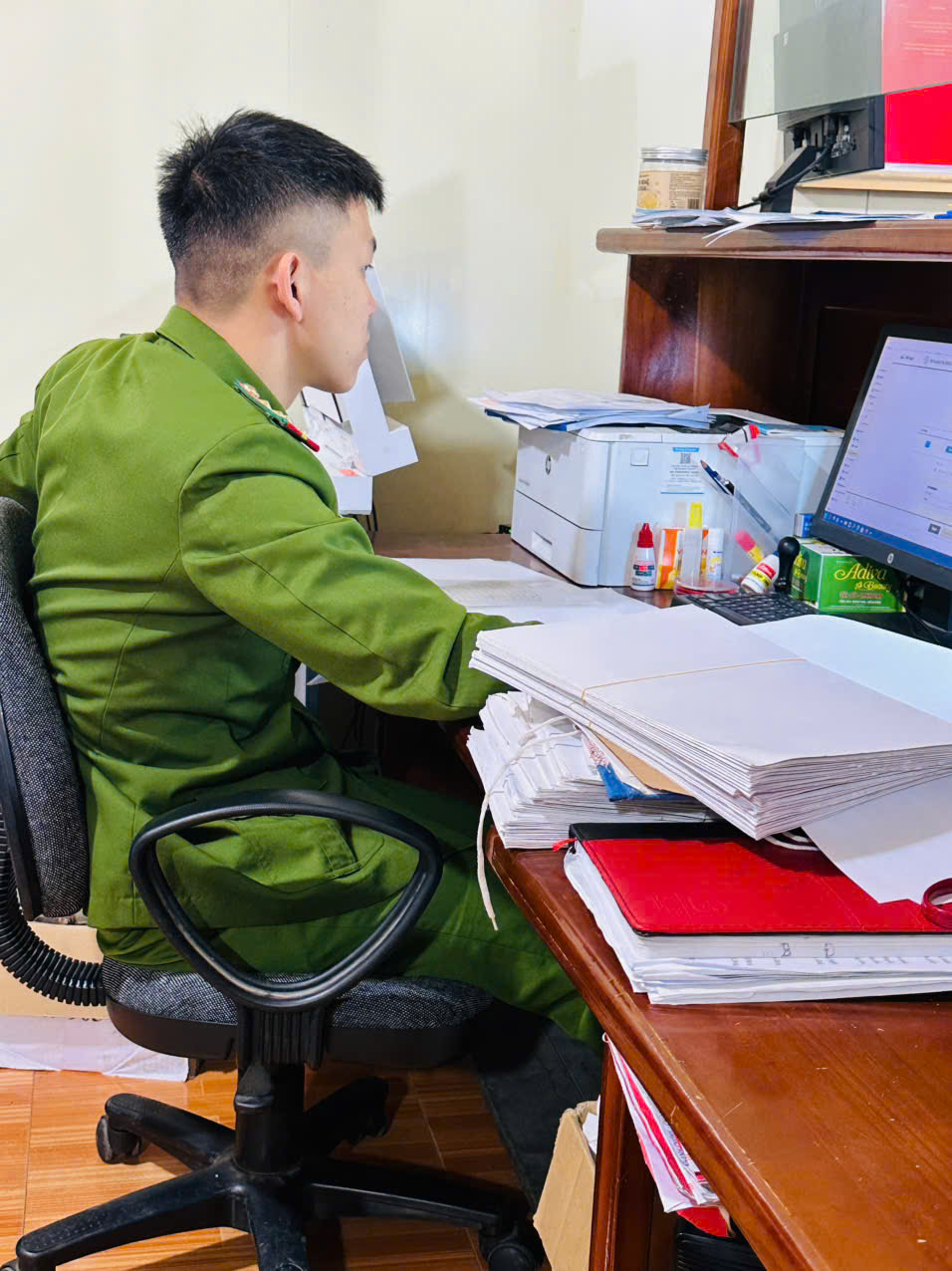 Phòng Văn hóa - Xã hội "số hóa" thẻ cử tri từ dữ liệu dân cư