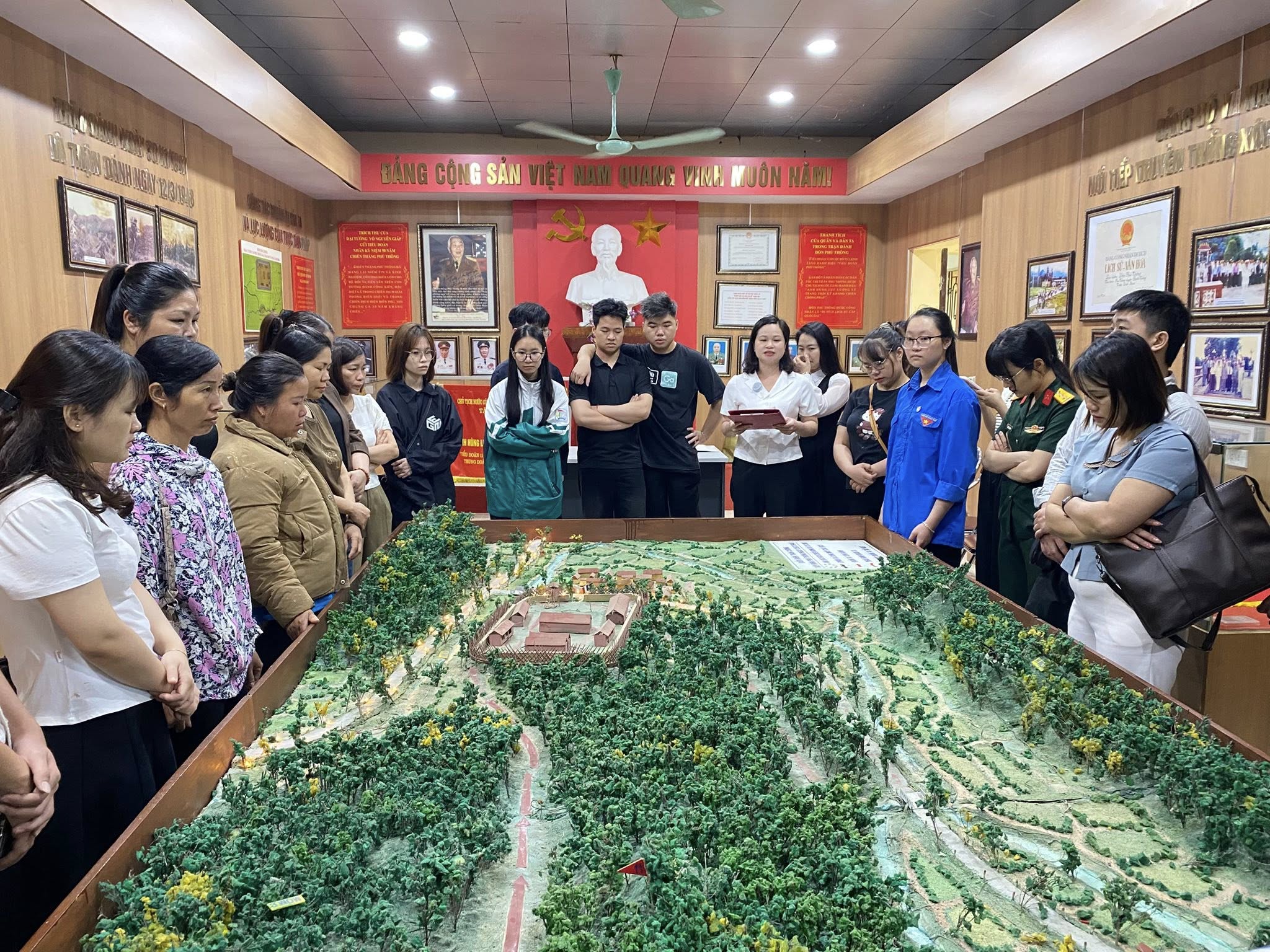 Anh-tin-bai