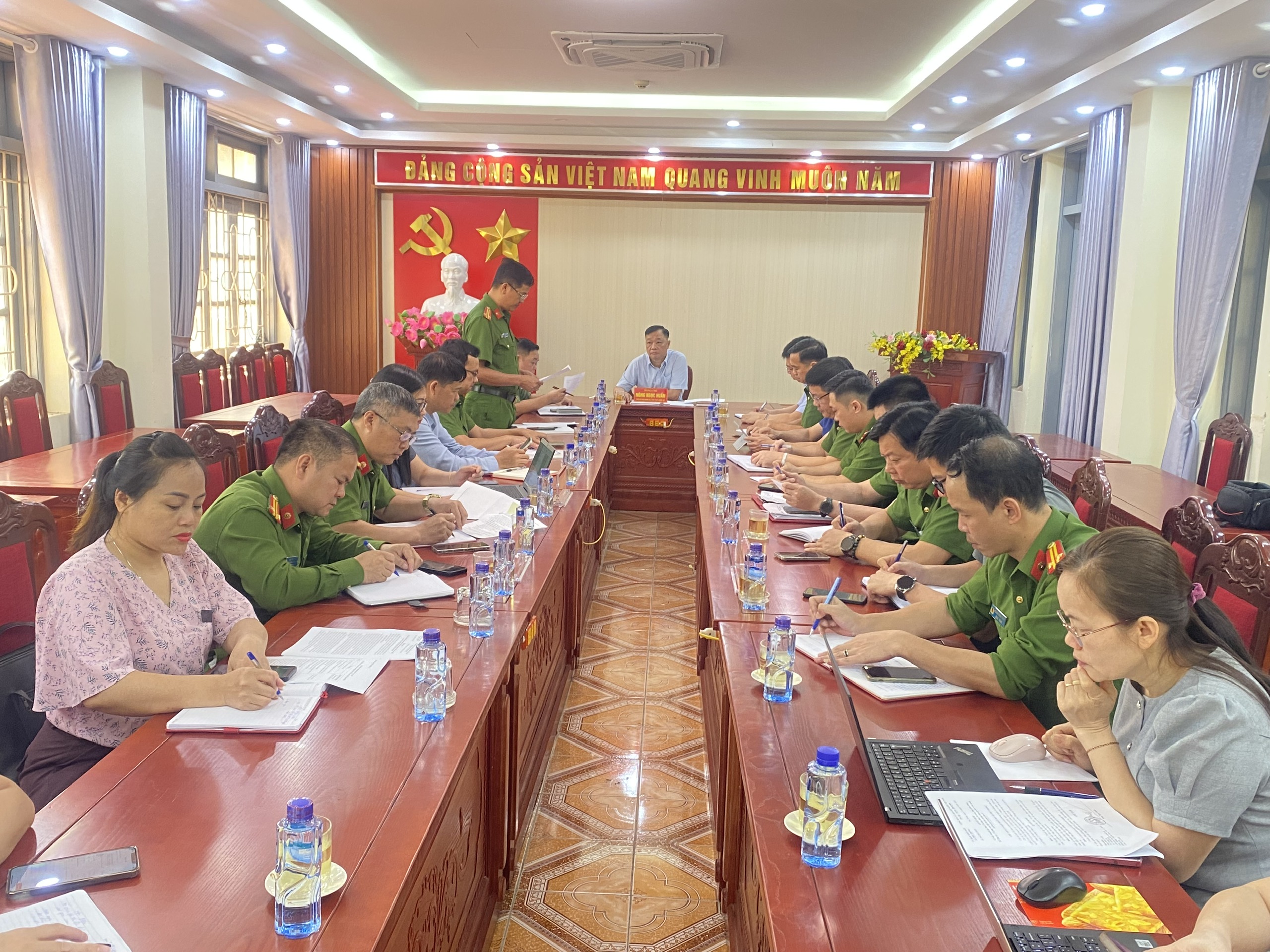 Anh-tin-bai