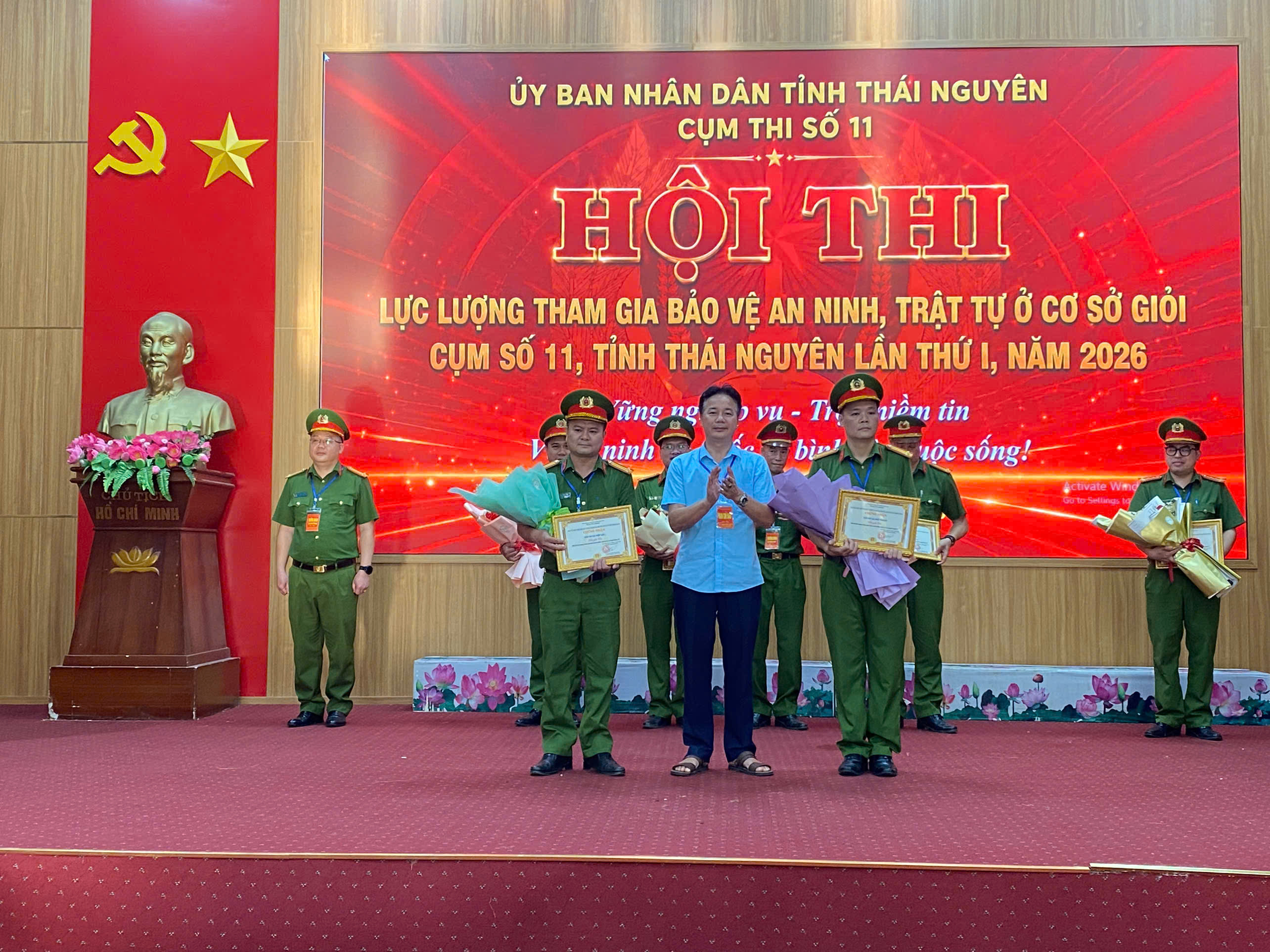 Anh-tin-bai