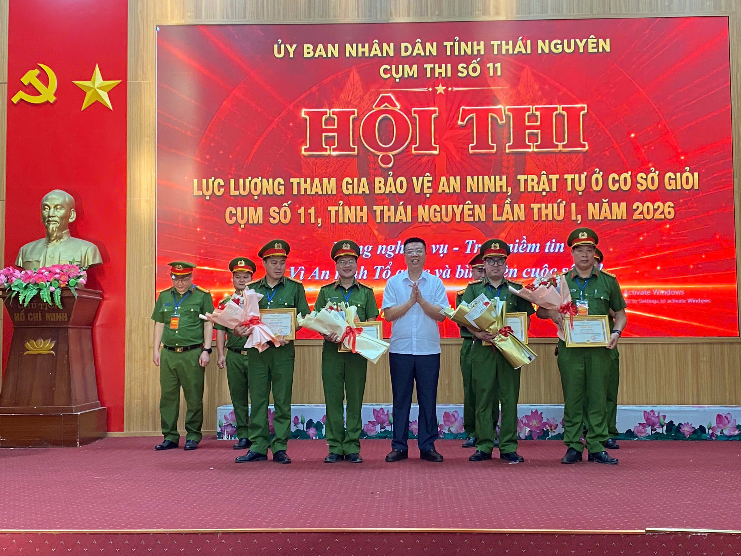 Anh-tin-bai