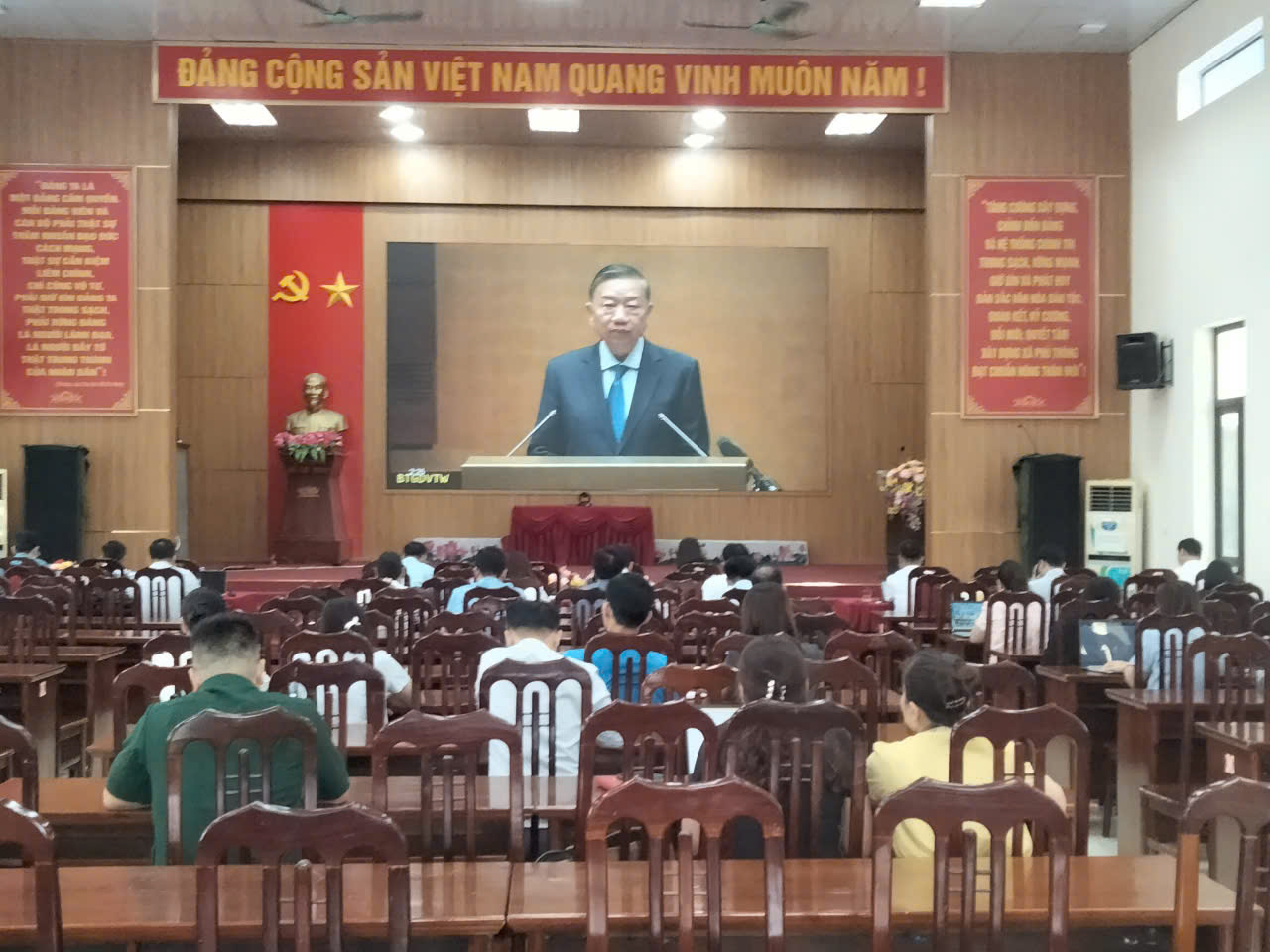 Anh-tin-bai
