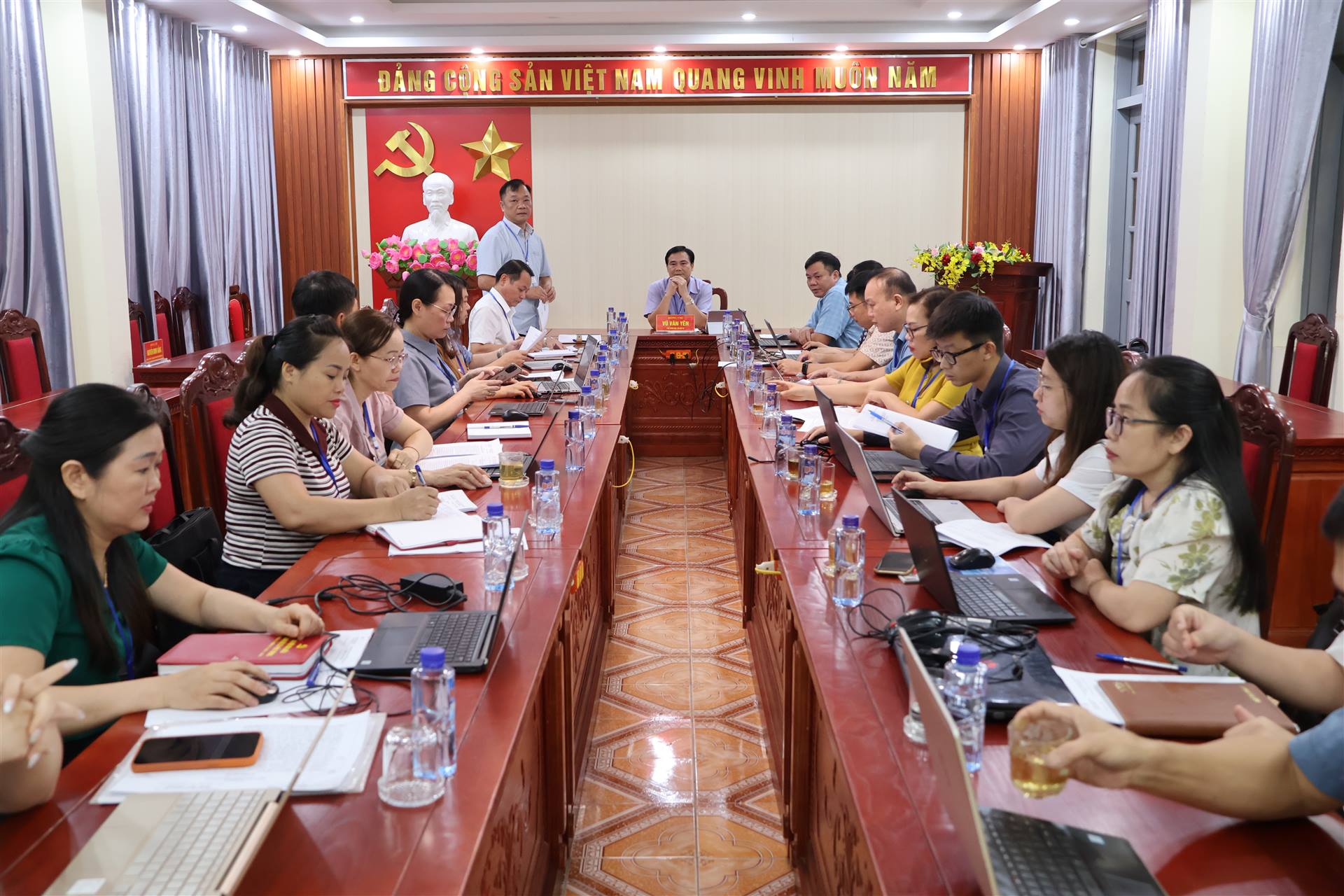Anh-tin-bai
