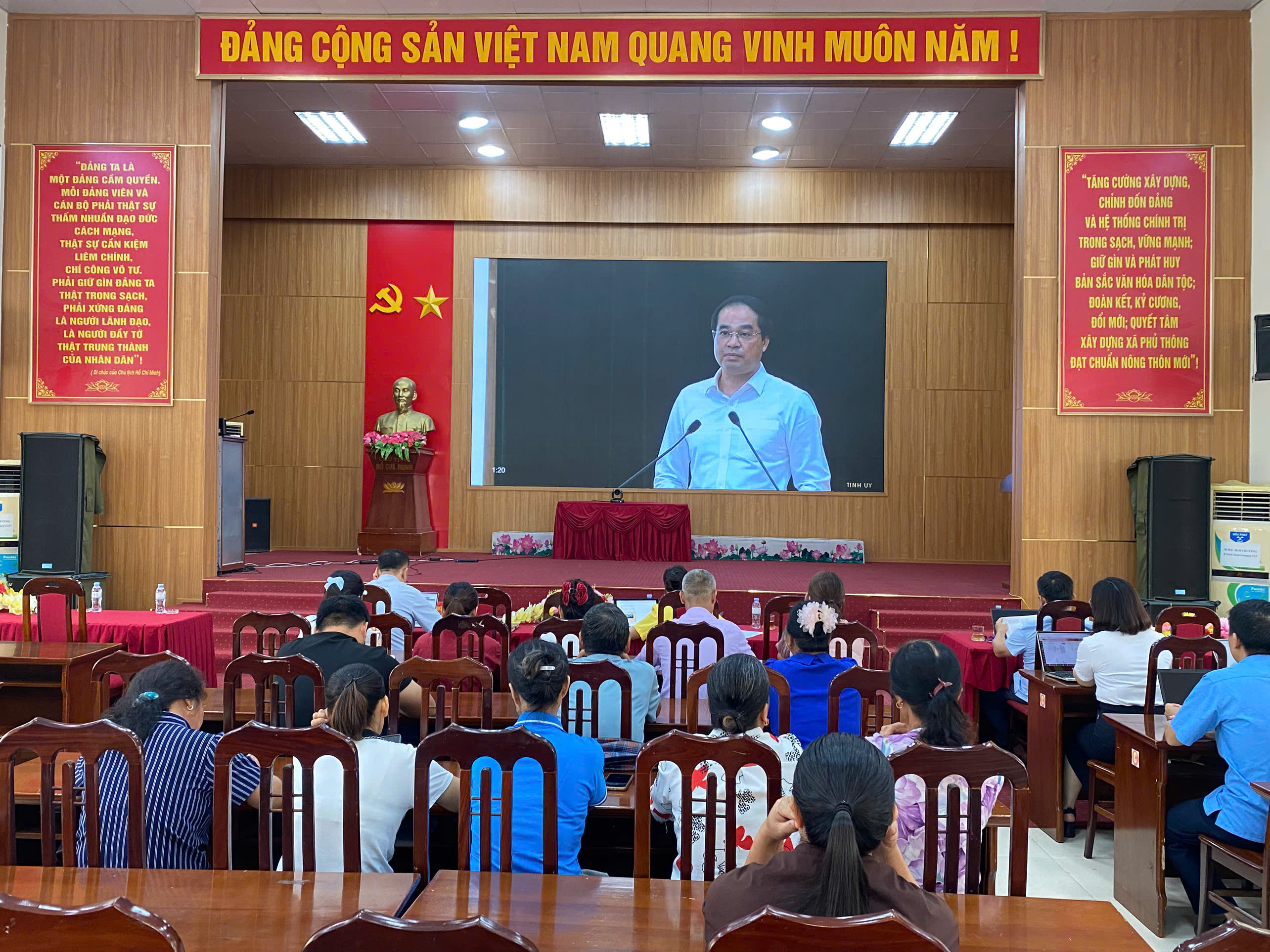 Anh-tin-bai