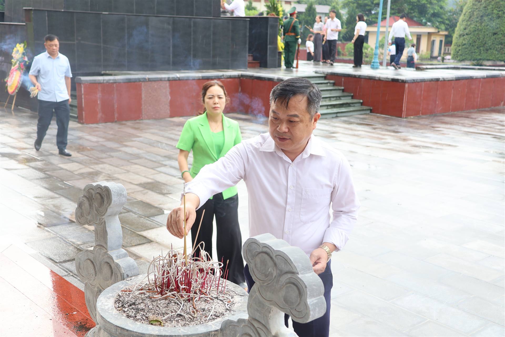 Anh-tin-bai
