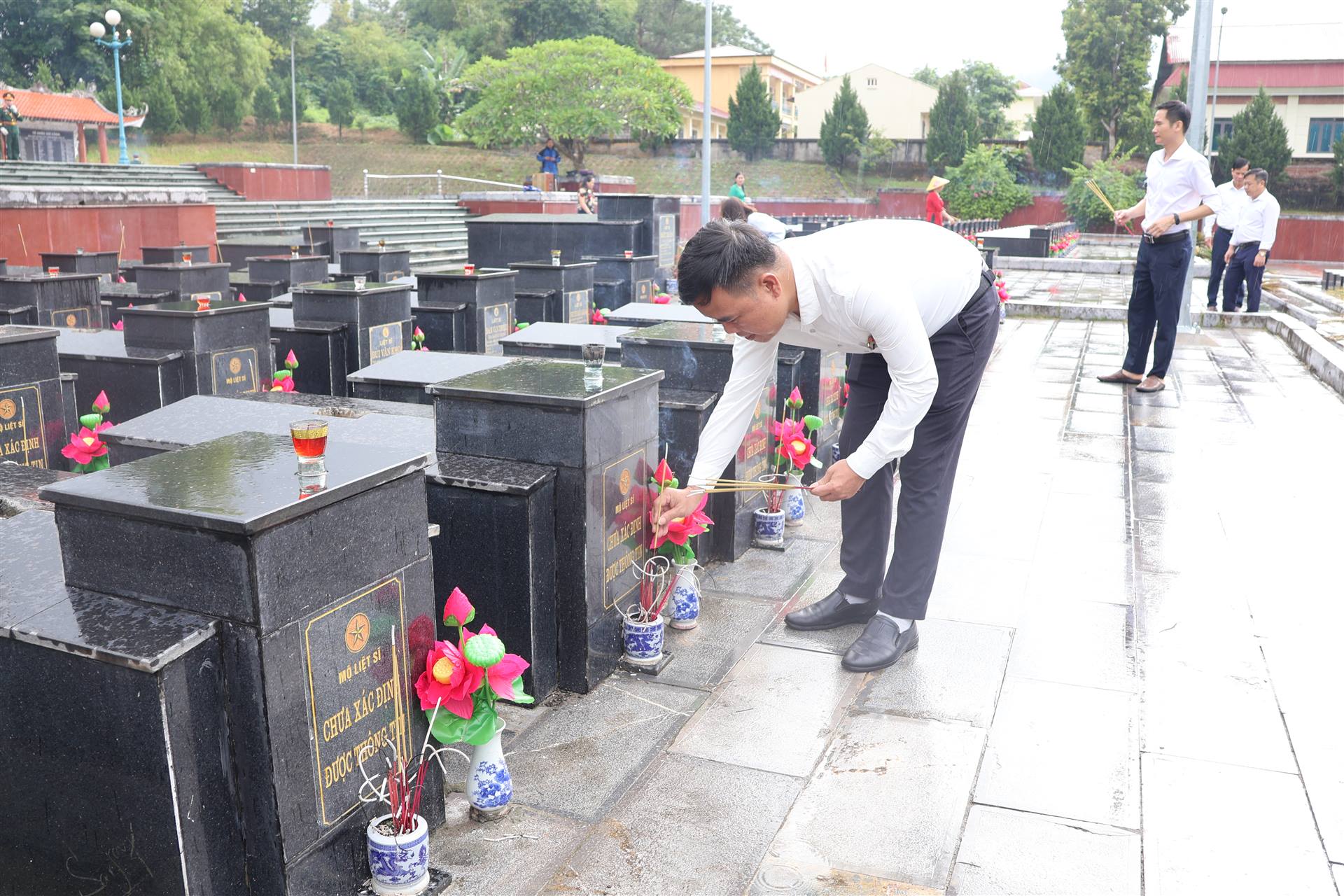 Anh-tin-bai