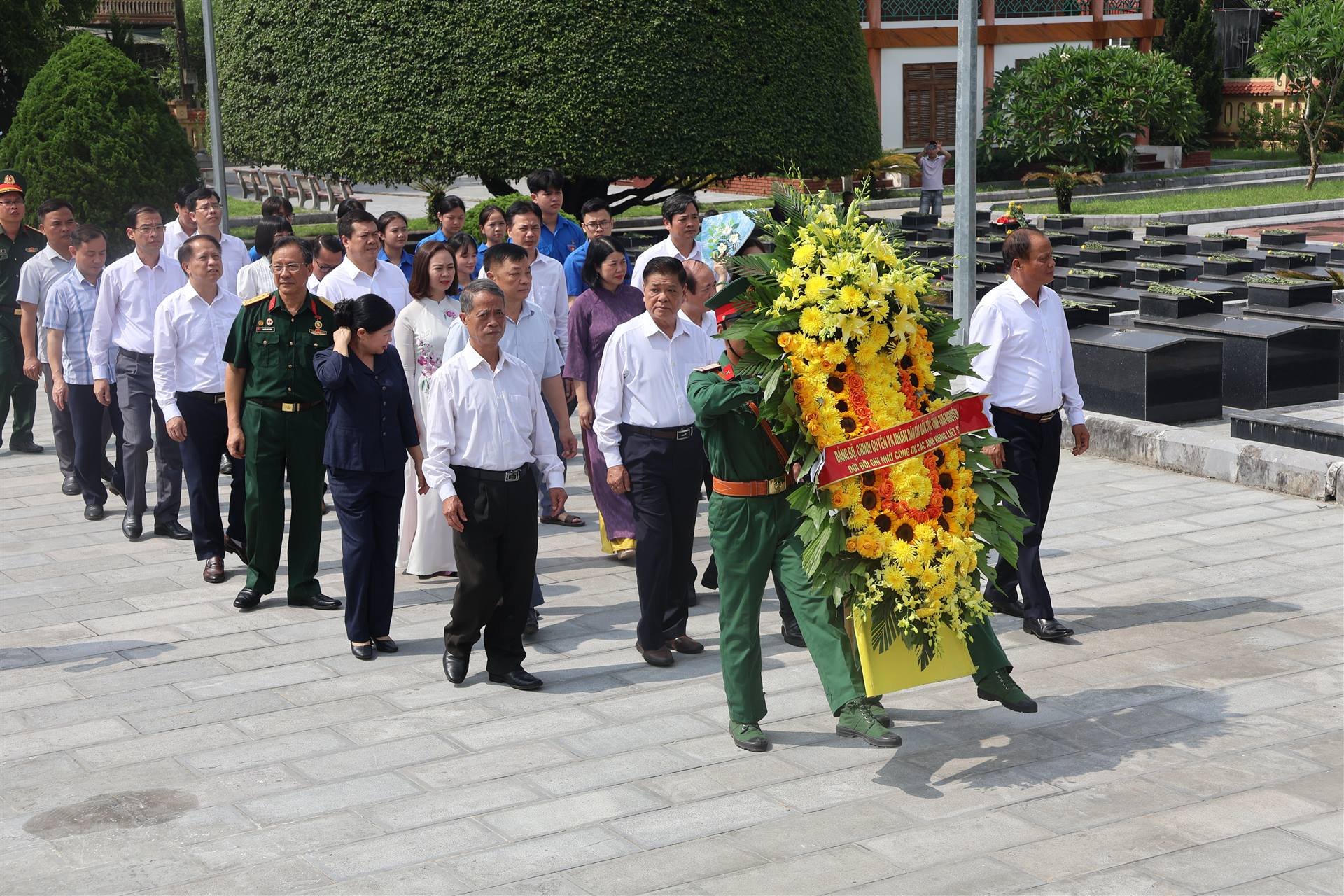 Anh-tin-bai