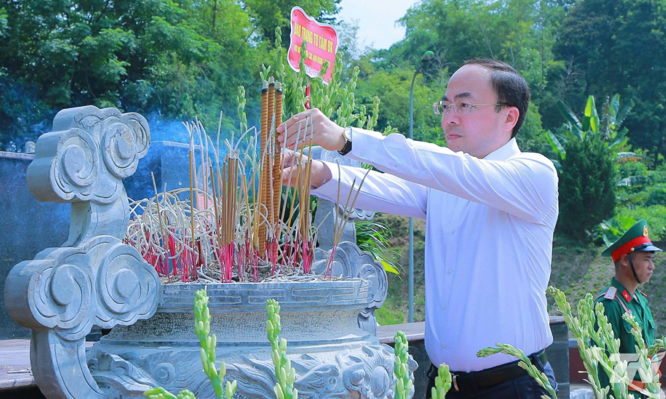 Anh-tin-bai