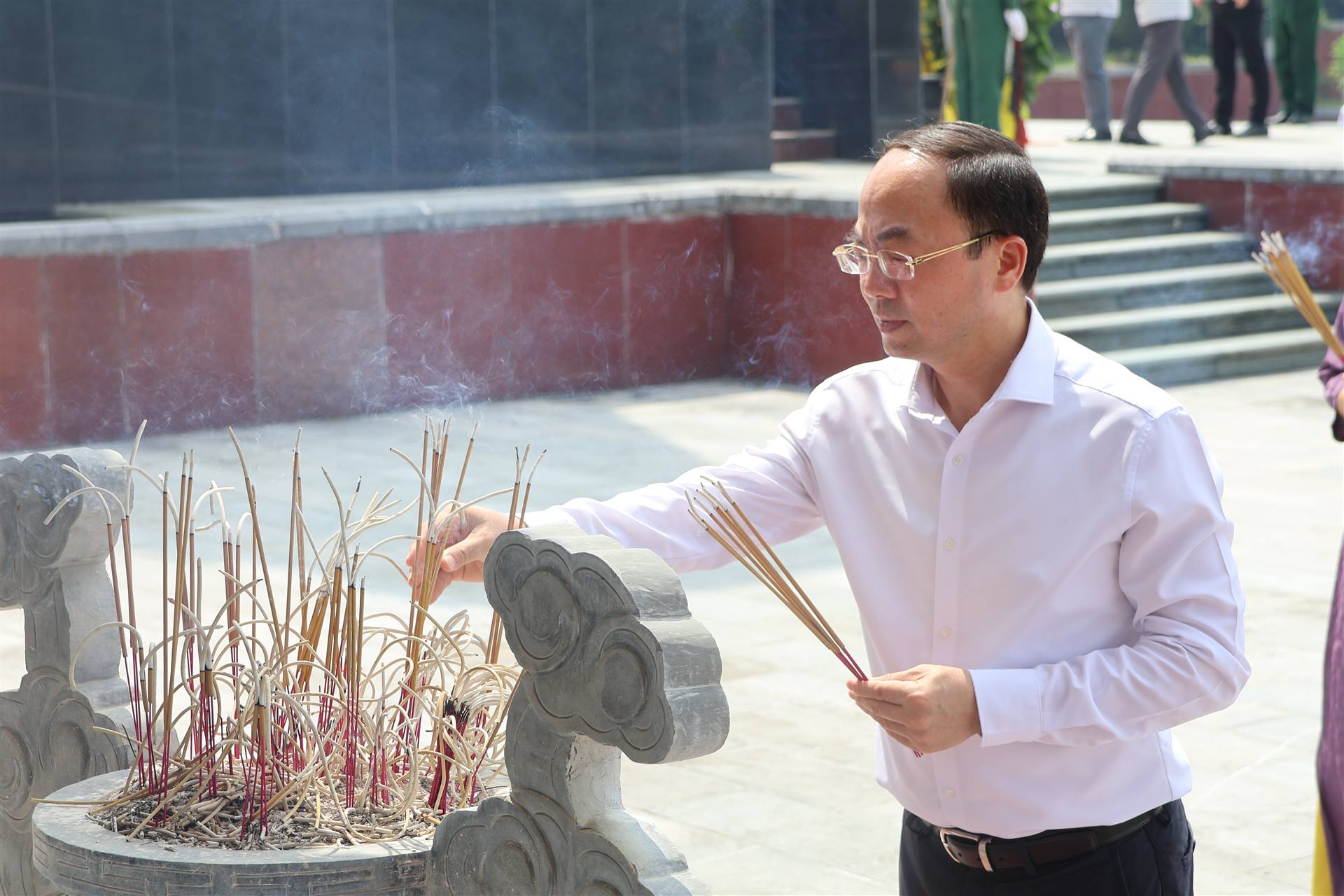 Anh-tin-bai