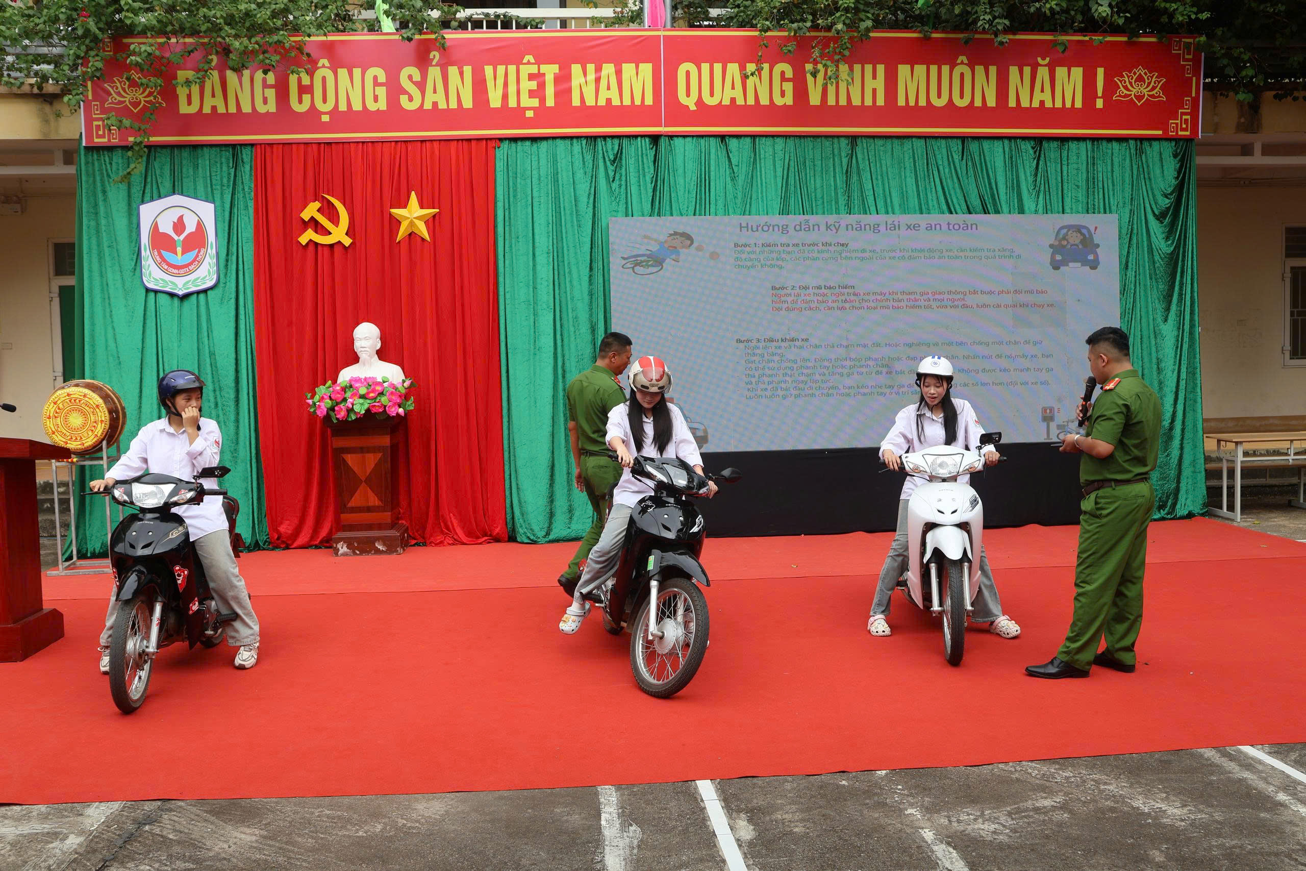 Anh-tin-bai