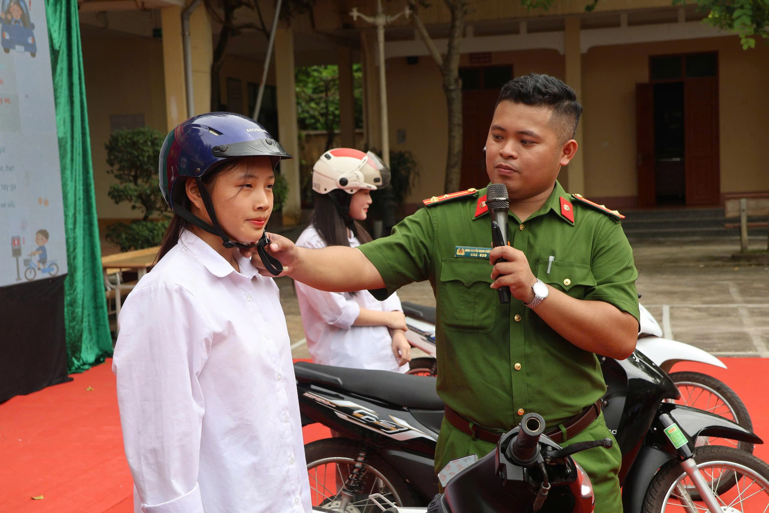 Anh-tin-bai