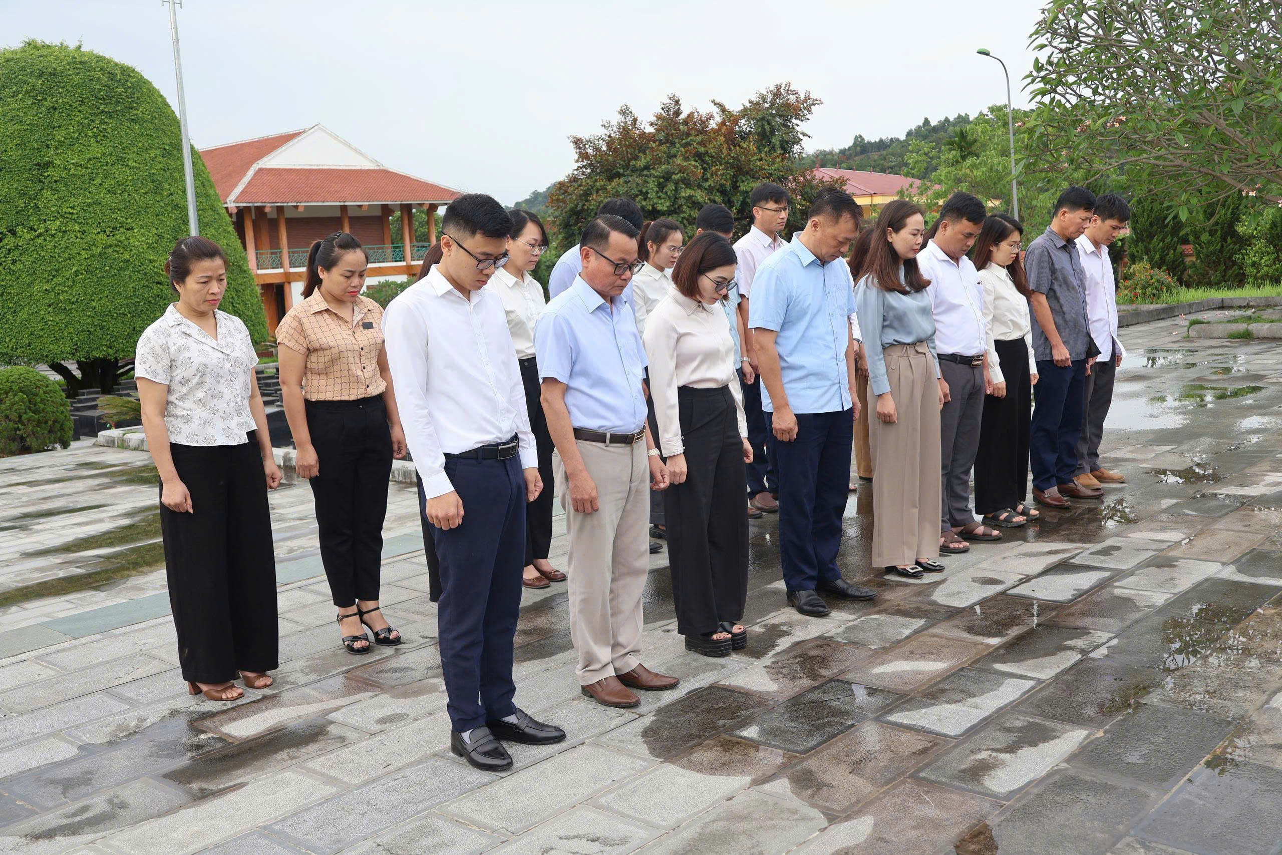 LÃNH ĐẠO XÃ PHỦ THÔNG DÂNG HƯƠNG TƯỞNG NIỆM CÁC ANH HÙNG LIỆT SỸ TẠI NGHĨA TRANG LIỆT SỸ BẮC KẠN NHÂN KỶ NIỆM 51 NĂM NGÀY GIẢI PHÓNG MIỀN NAM (30/4/1975-30/4/2026)