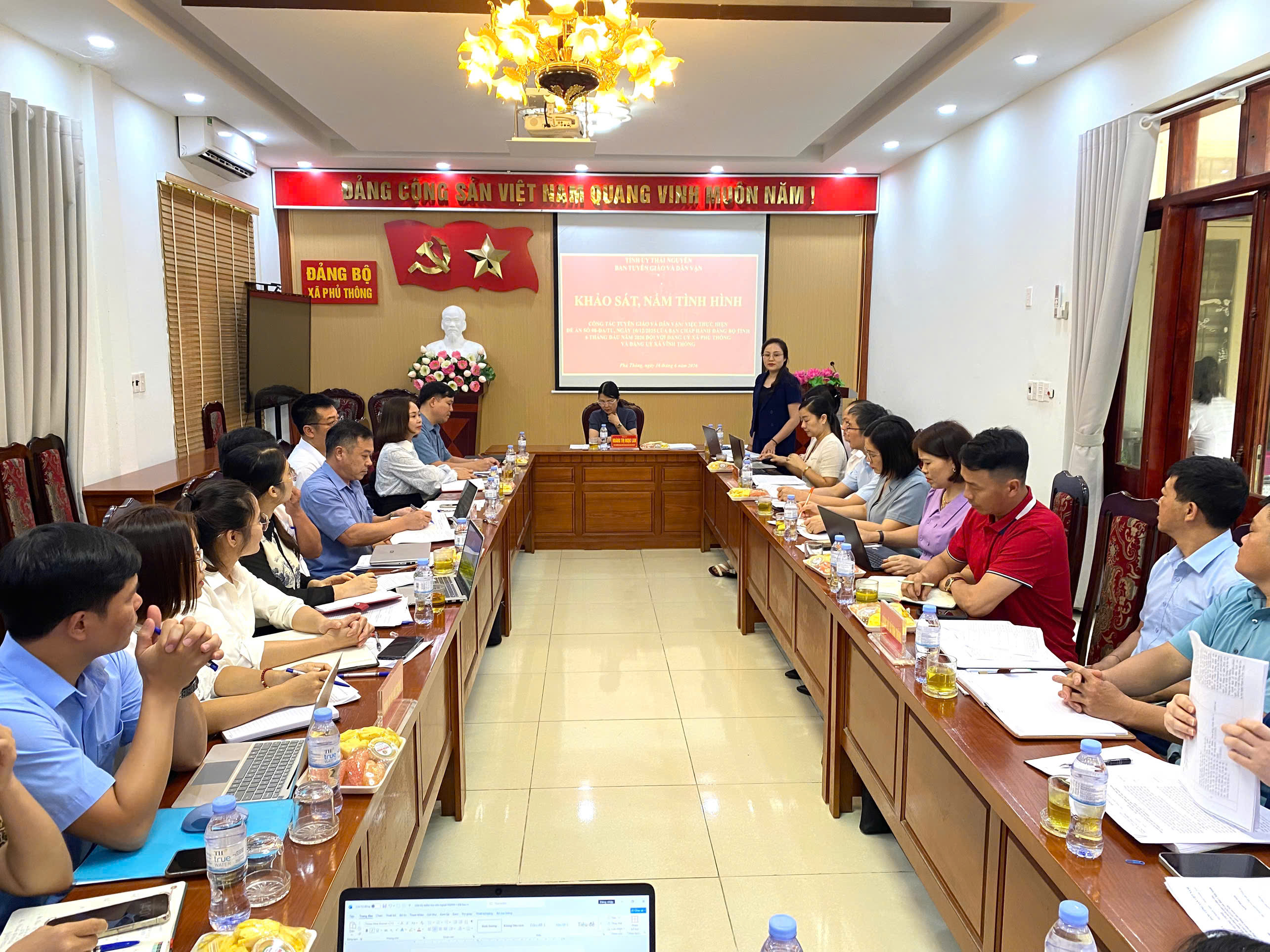 BAN TUYÊN GIÁO VÀ DÂN VẬN TỈNH ỦY KHẢO SÁT, NẮM TÌNH HÌNH CÔNG TÁC TUYÊN GIÁO, DÂN VẬN TRONG THỰC HIỆN ĐỀ ÁN 08 TẠI XÃ PHỦ THÔNG, VĨNH THÔNG