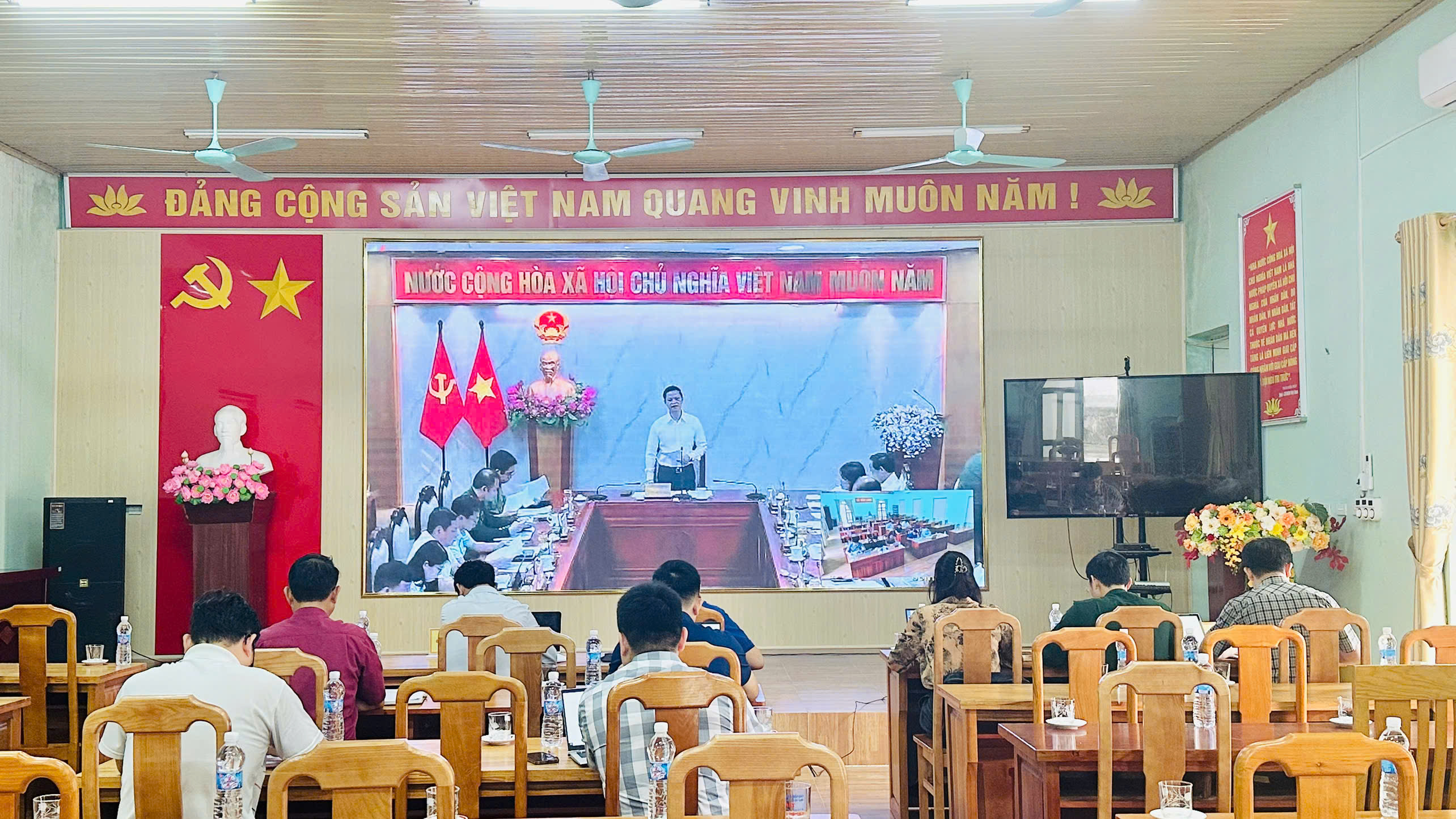 HỘI NGHỊ TRỰC TUYẾN TRIỂN KHAI PHƯƠNG ÁN SẮP XẾP, XỬ LÝ TÀI SẢN CÔNG TẠI ĐIỂM CẦU XÃ VĂN LANG