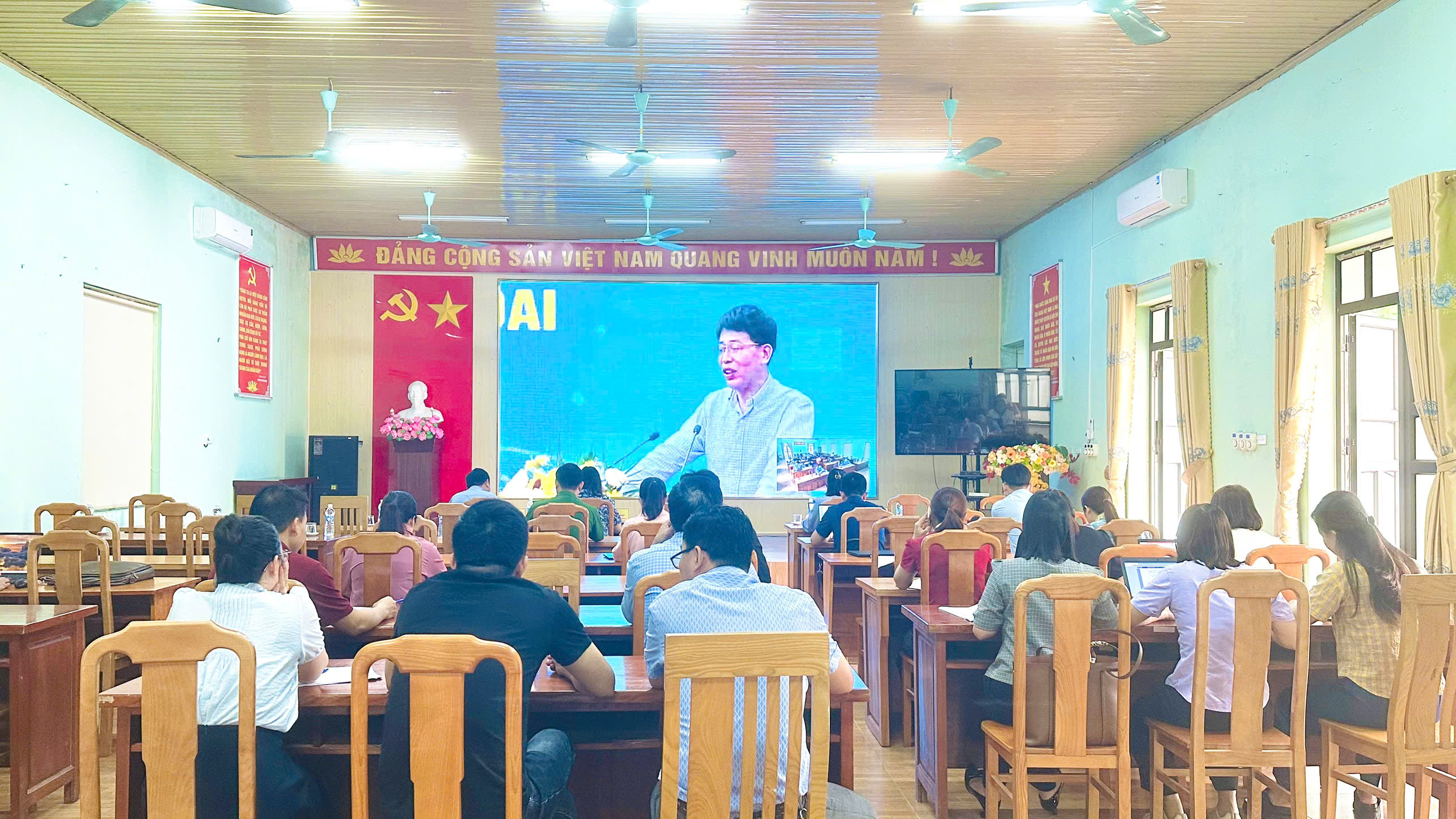 HỘI NGHỊ TRIỂN KHAI CÁC KẾ HOẠCH TRỌNG TÂM CỦA TỈNH THÁI NGUYÊN NĂM 2026 TẠI ĐIỂM CẦU XÃ VĂN LANG