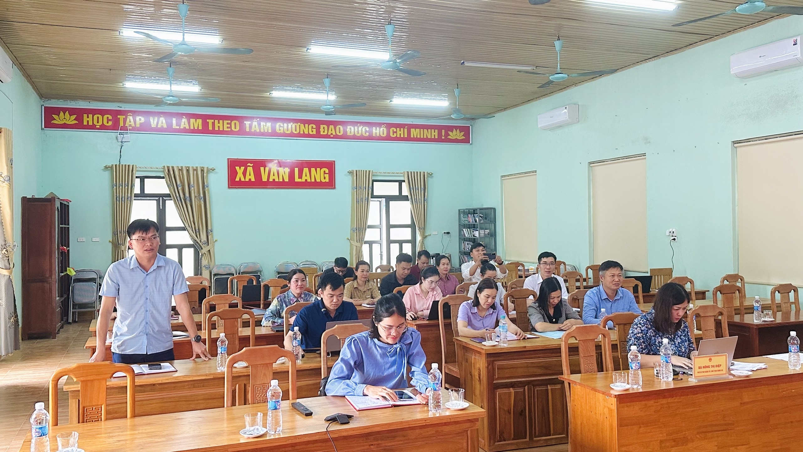 CHI BỘ UBND XÃ VĂN LANG TỔ CHỨC SINH HOẠT THƯỜNG KỲ VÀ TRIỂN KHAI THỰC HIỆN CÁC NGHỊ QUYẾT CỦA TRUNG ƯƠNG ĐẢNG THÁNG 4/2026