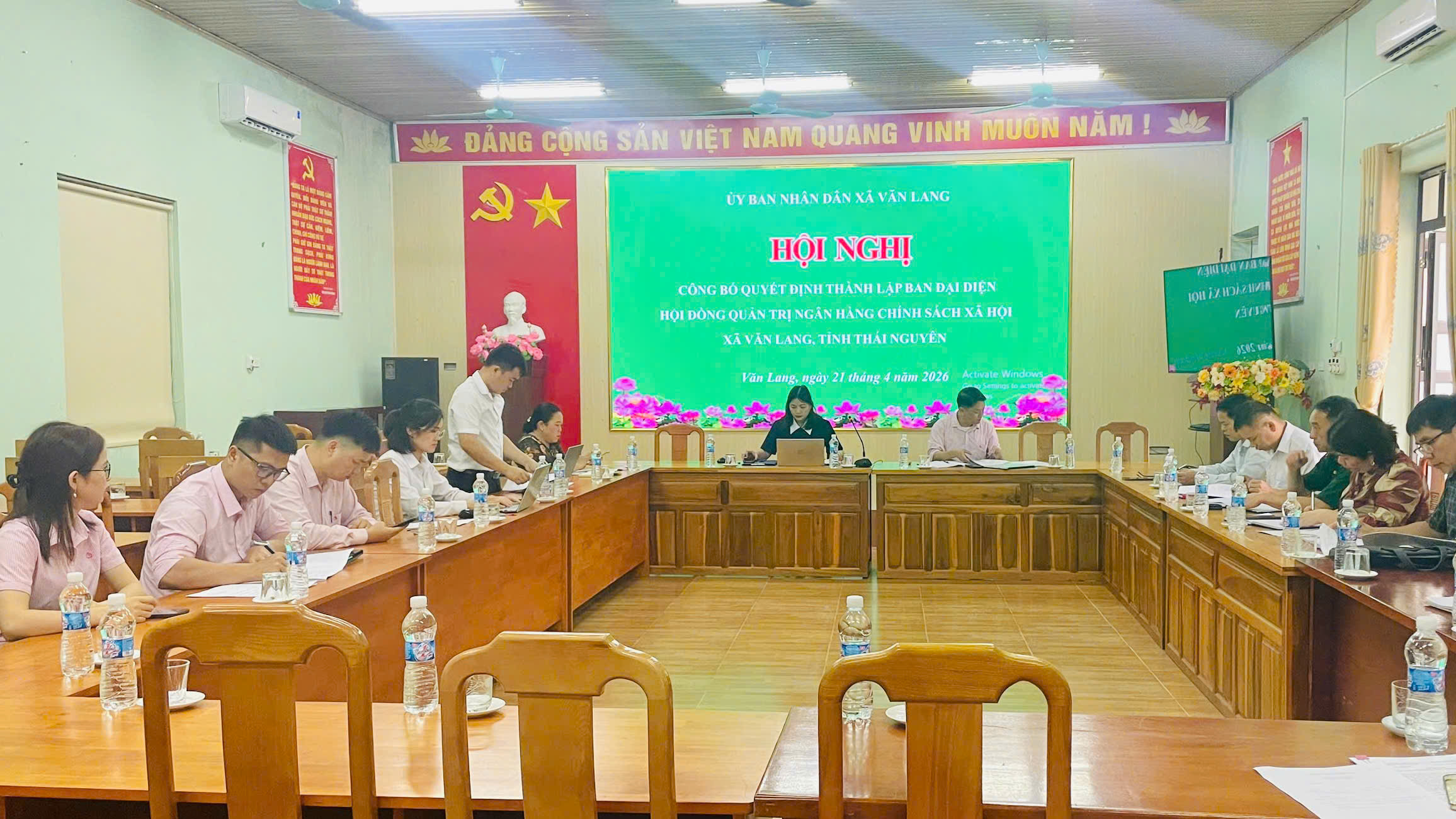 HỘI NGHỊ CÔNG BỐ QUYẾT ĐỊNH THÀNH LẬP BAN ĐẠI DIỆN HỘI ĐỒNG QUẢN TRỊ NGÂN HÀNG CHÍNH SÁCH XÃ HỘI XÃ VĂN LANG