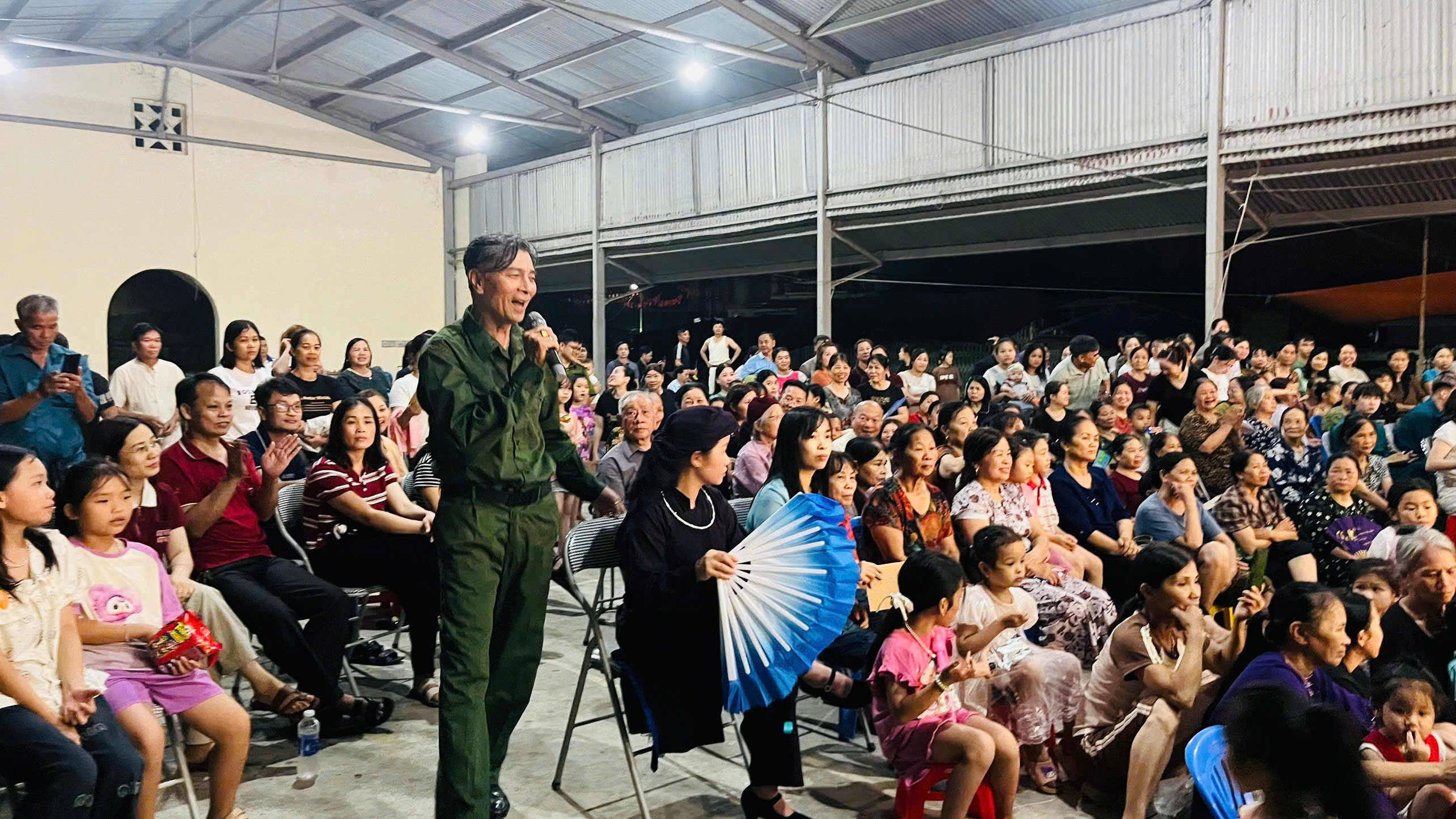 ẤN TƯỢNG CHƯƠNG TRÌNH NGHỆ THUẬT "UỐNG NƯỚC NHỚ NGUỒN" TẠI XÃ VĂN LANG