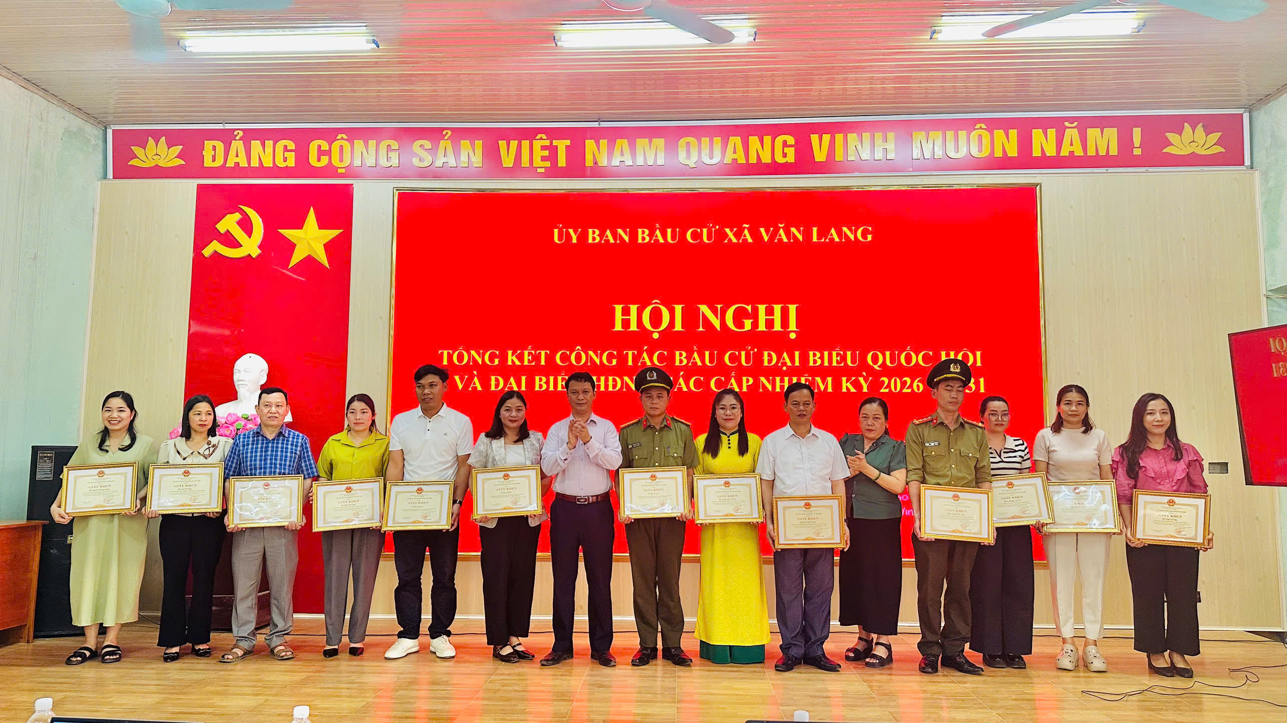 Anh-tin-bai