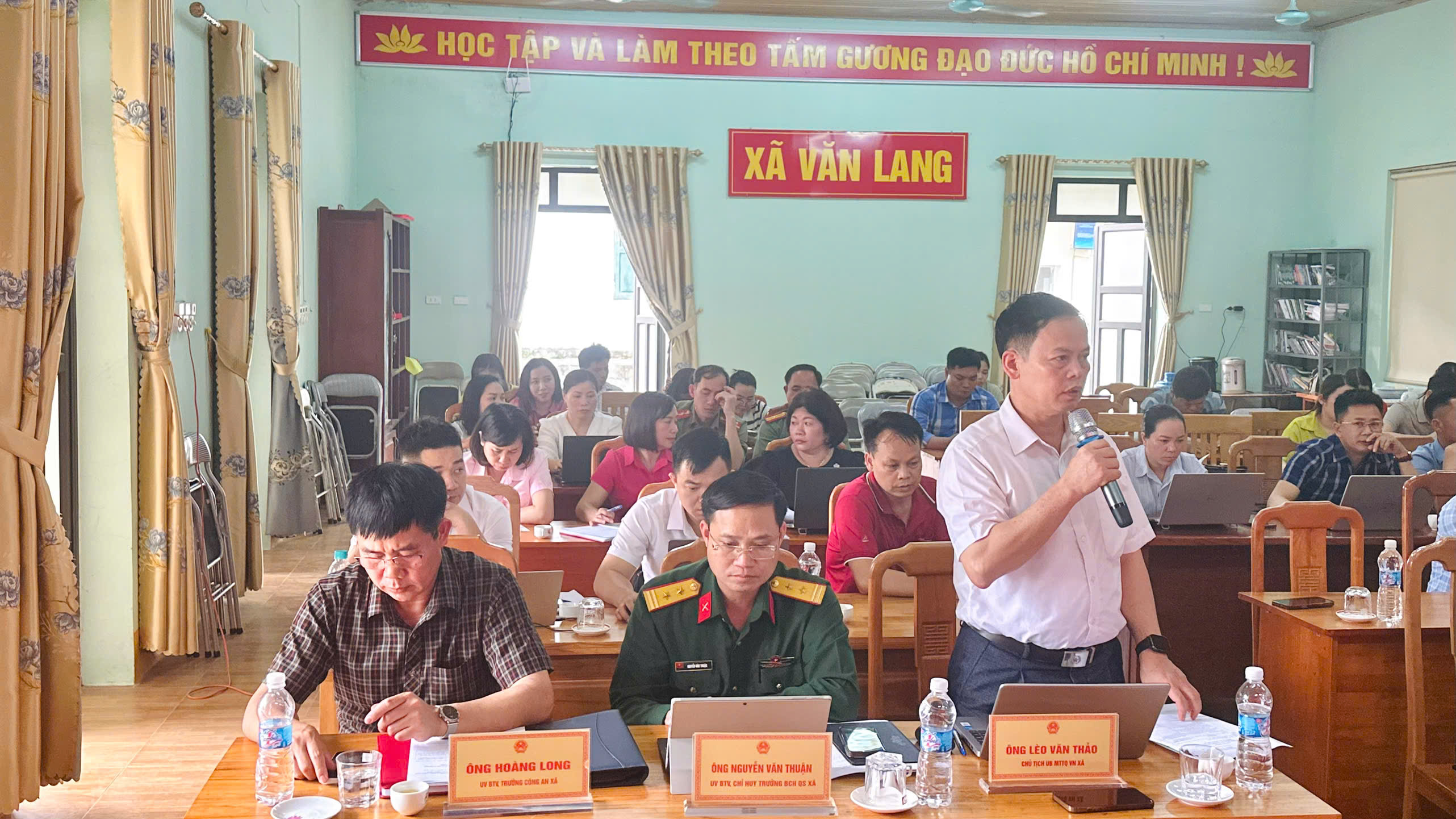 Anh-tin-bai