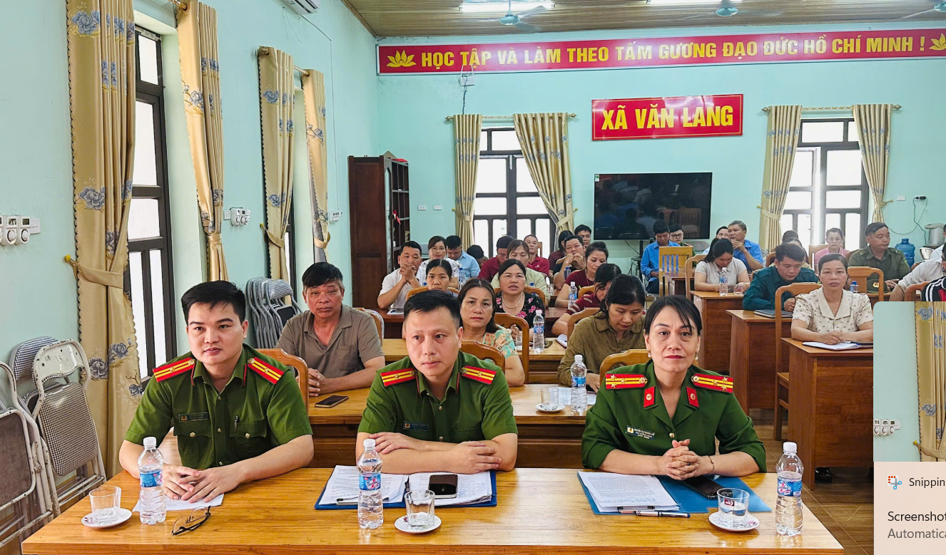 HỘI NGHỊ TUYÊN TRUYỀN CÔNG TÁC GIẢI QUYẾT MÂU THUẪN TRONG NỘI BỘ NHÂN DÂN VÀ ĐỀ ÁN 06/CP TẠI XÃ VĂN LANG