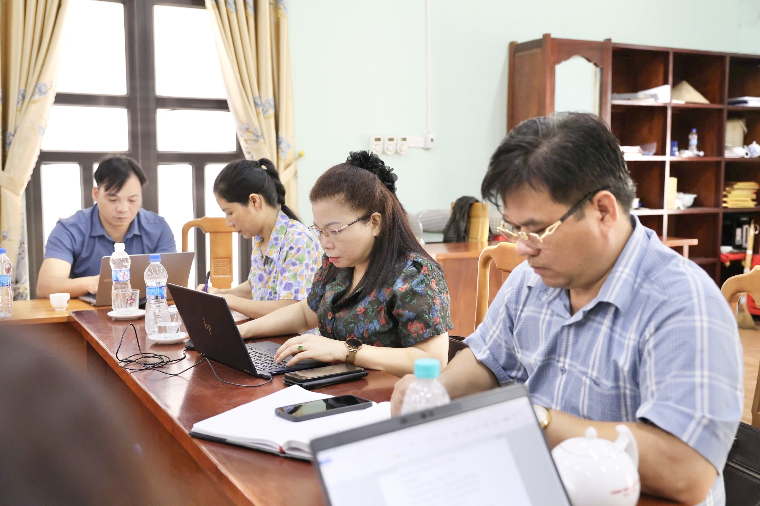 Anh-tin-bai