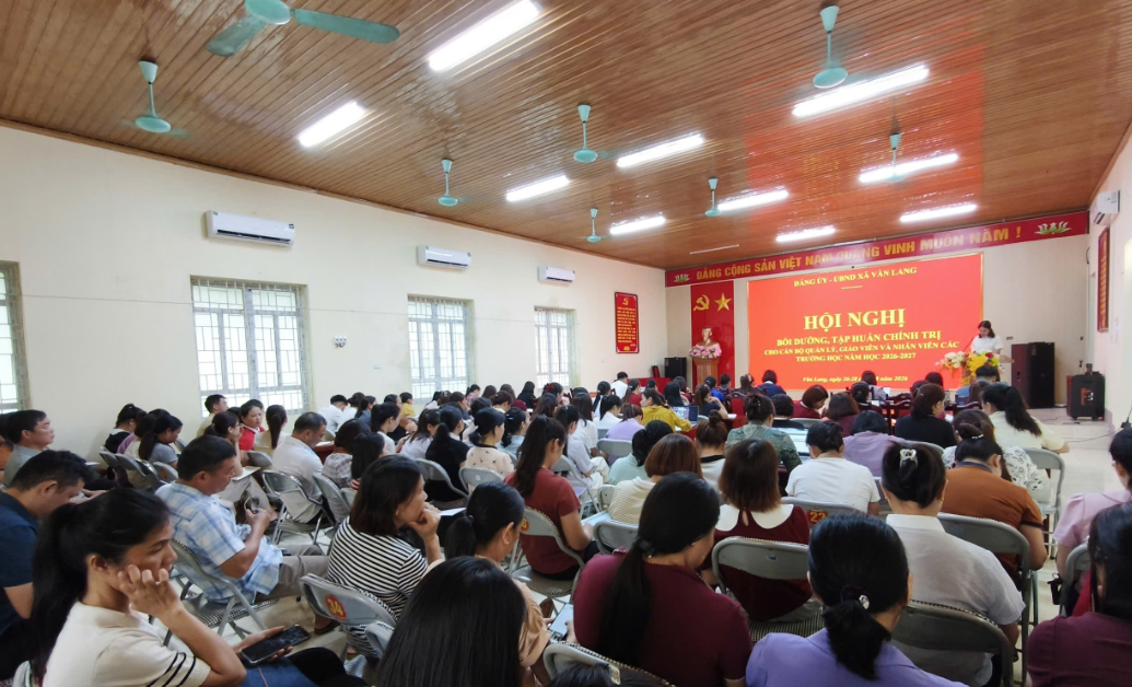 XÃ VĂN LANG TỔ CHỨC BỒI DƯỠNG, TẬP HUẤN CHÍNH TRỊ HÈ CHO ĐỘI NGŨ CÁN BỘ QUẢN LÝ, GIÁO VIÊN, NHÂN VIÊN CÁC TRƯỜNG HỌC NĂM HỌC 2026-2027