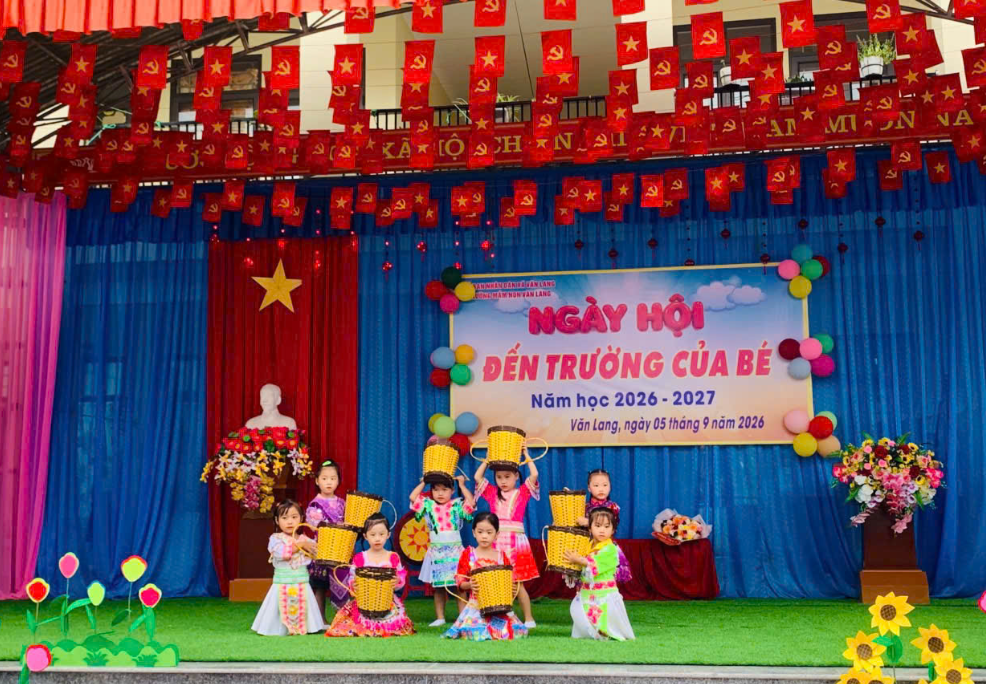 VĂN LANG TƯNG BỪNG NGÀY HỘI KHAI GIẢNG NĂM HỌC 2026-2027