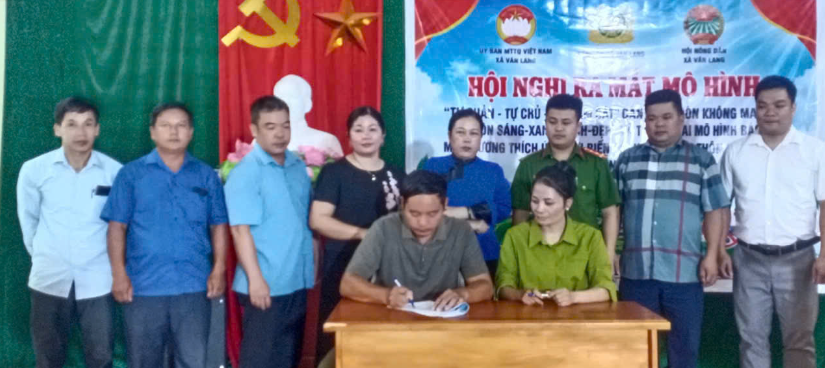 THÔN KHUỔI NỘC RA MẮT MÔ HÌNH “TỰ QUẢN - TỰ CHỦ - TỰ GIÁM SÁT” GẮN VỚI XÂY DỰNG “THÔN KHÔNG CÓ MA TÚY” VÀ “THÔN SÁNG - XANH - SẠCH - ĐẸP”