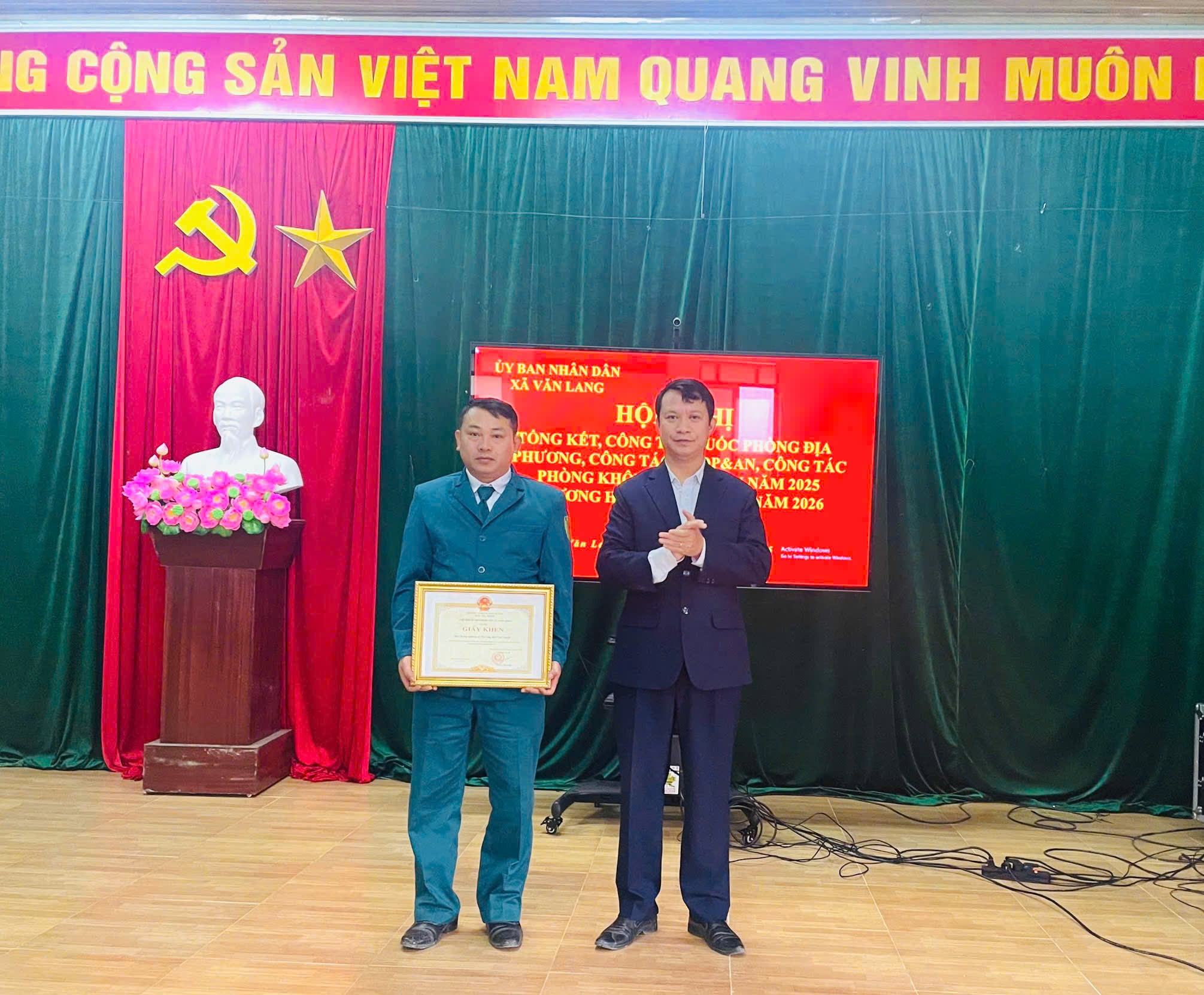 Anh-tin-bai