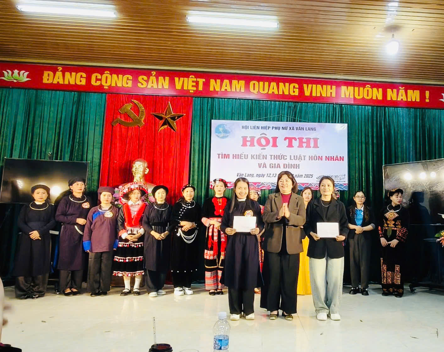 Anh-tin-bai
