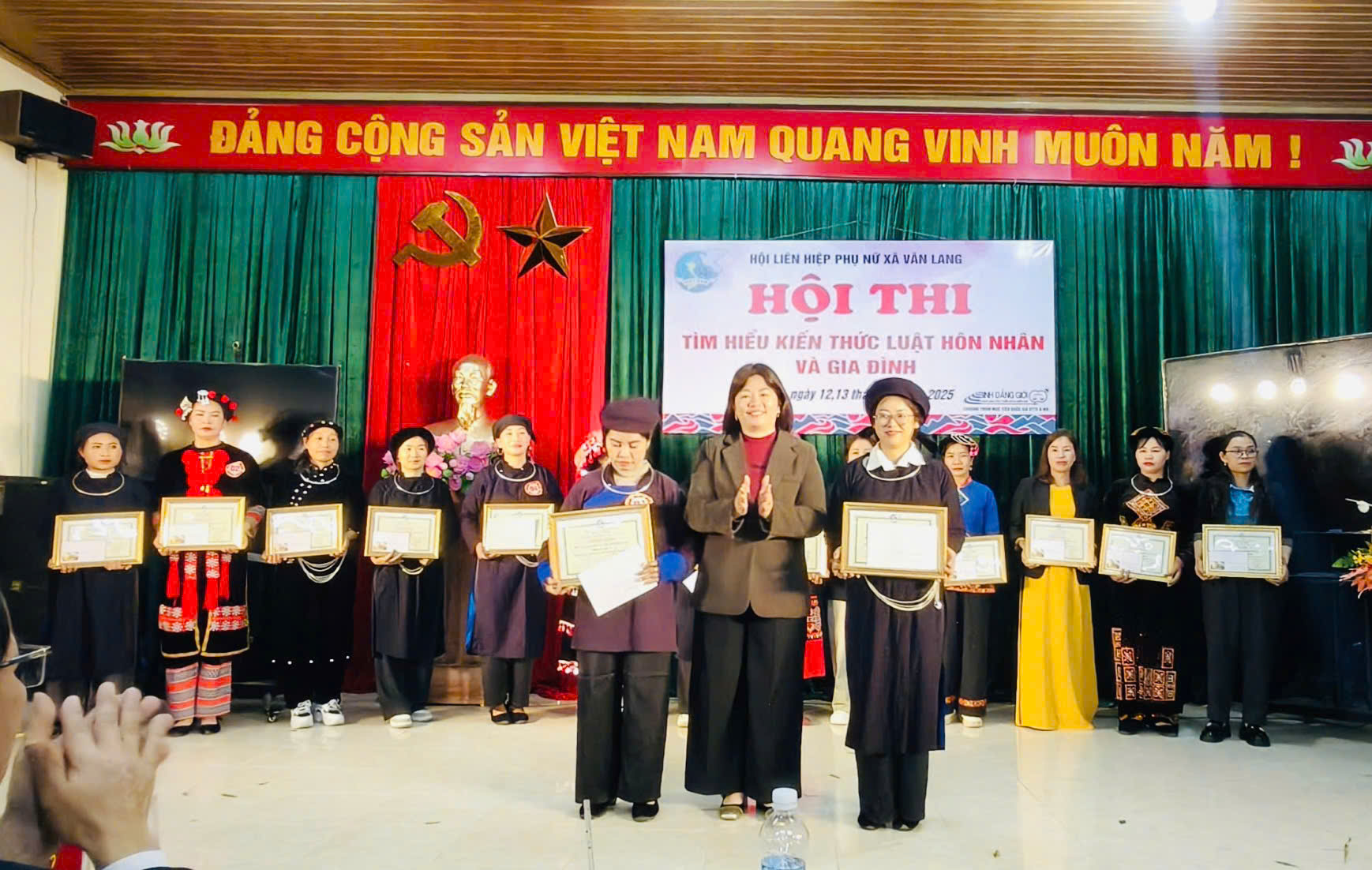 Anh-tin-bai