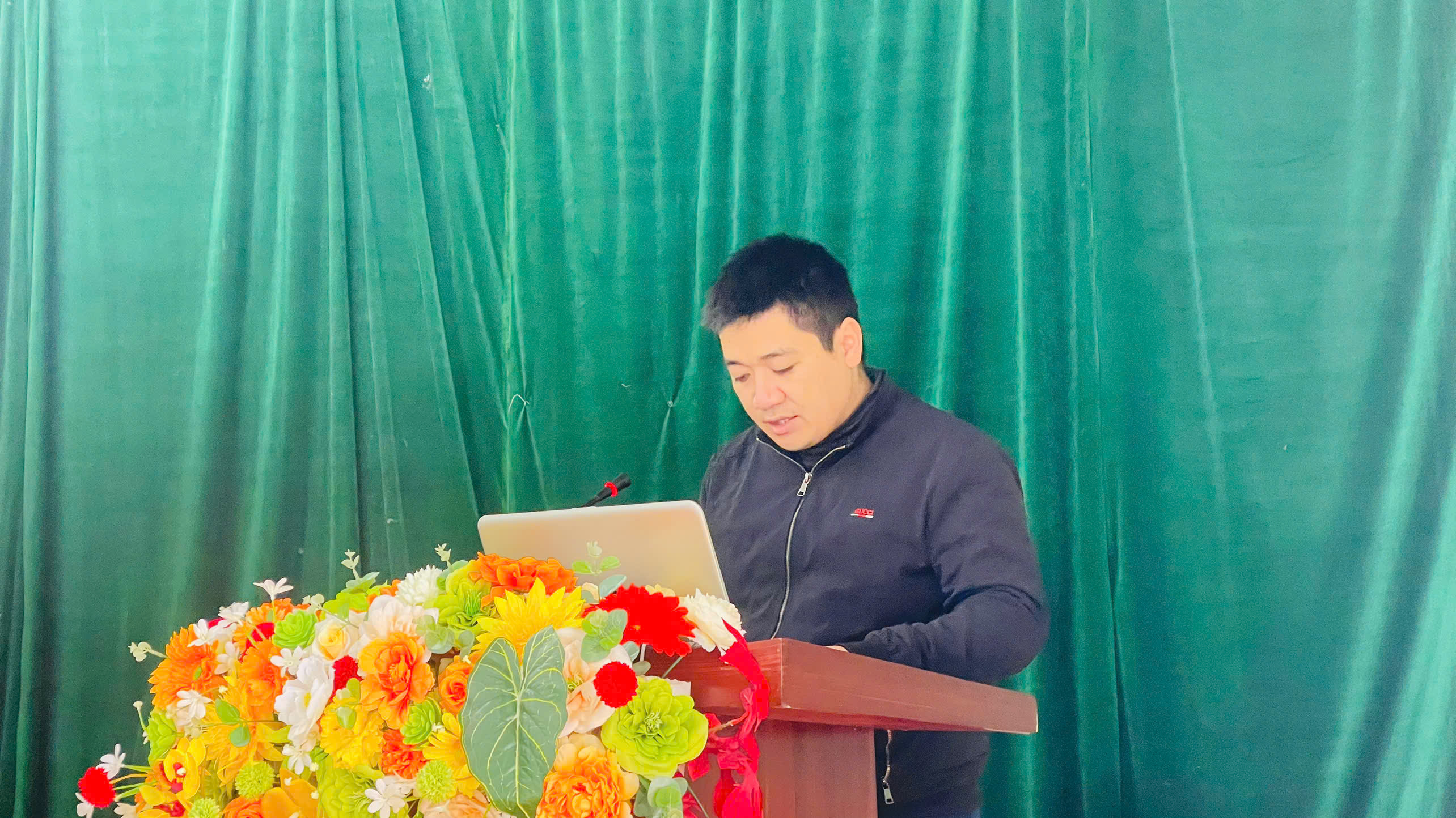 Anh-tin-bai