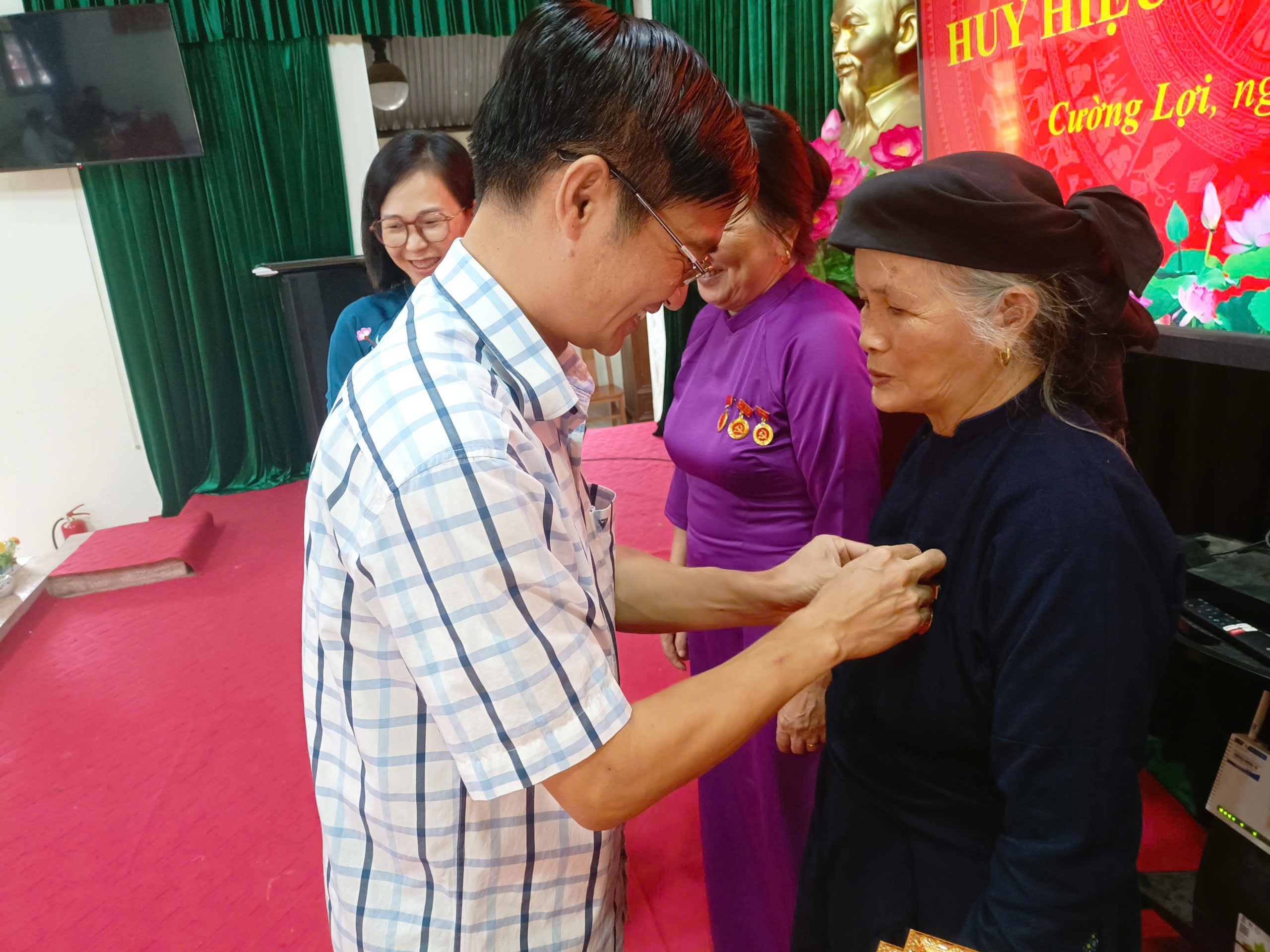 Anh-tin-bai