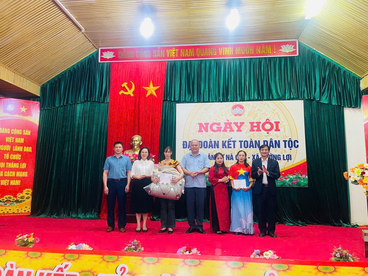 Anh-tin-bai