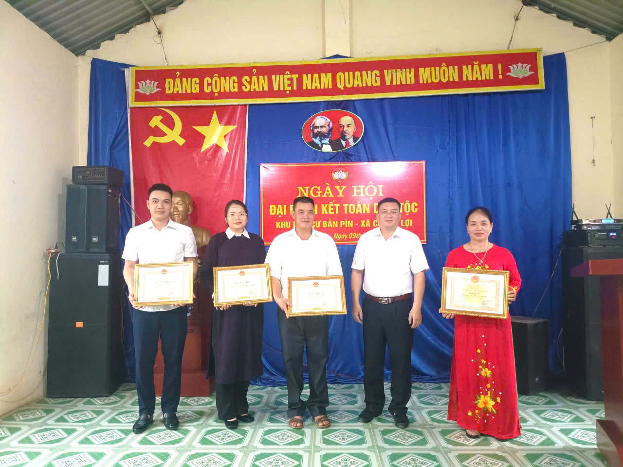 Anh-tin-bai