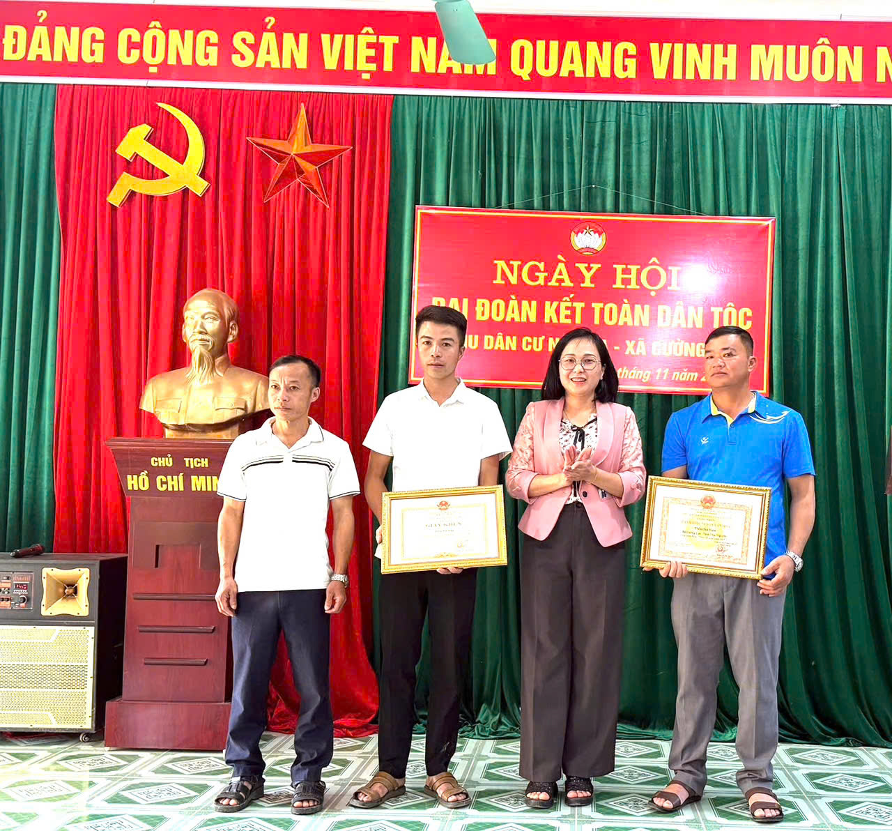 Anh-tin-bai