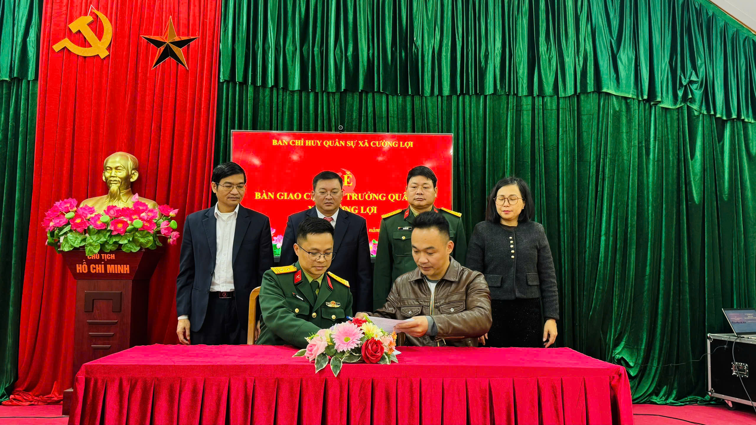 Anh-tin-bai