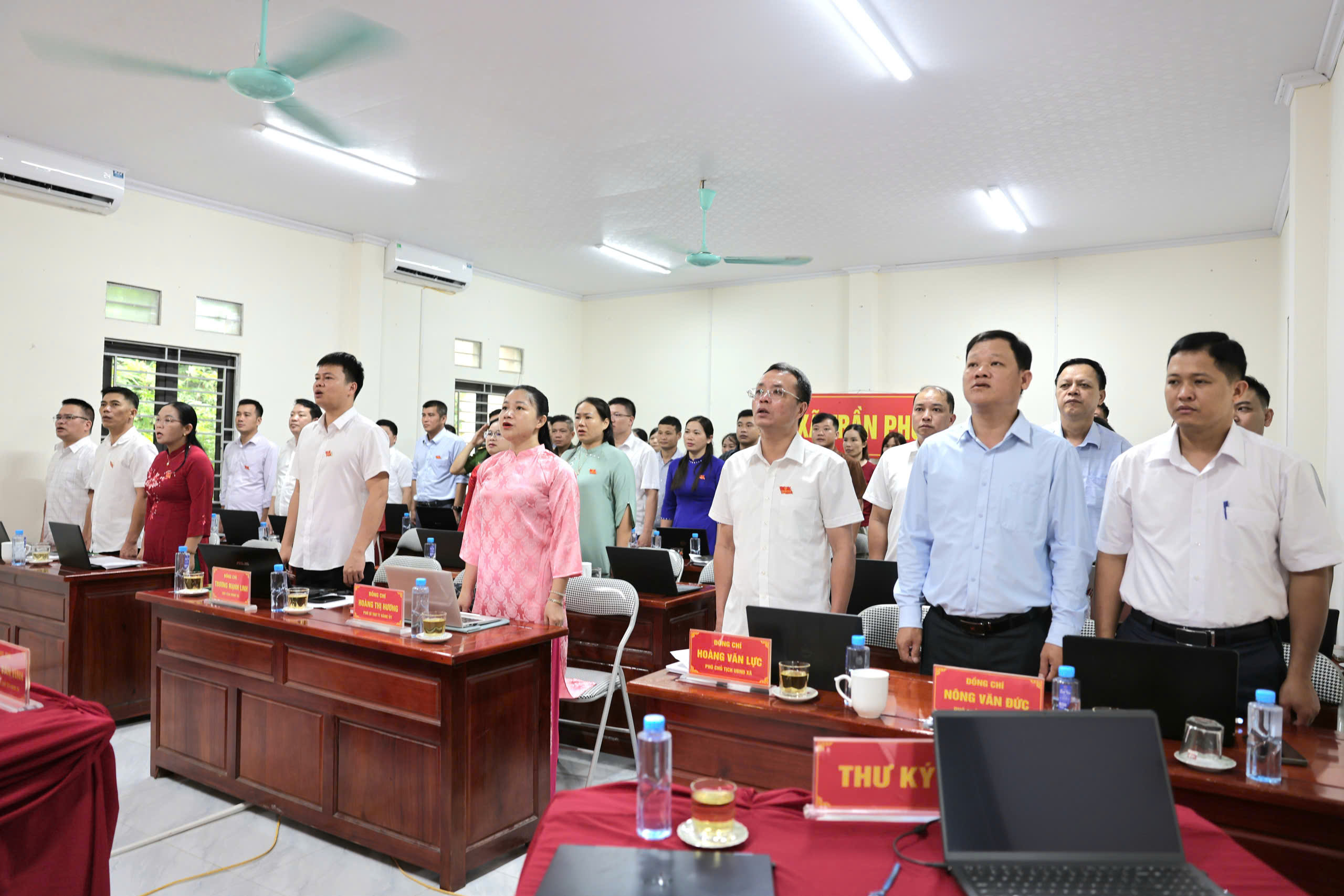 Hội đồng nhân dân xã Trần Phú khóa III tổ chức thành công Kỳ họp thứ tám (Kỳ họp thường lệ giữa năm) 