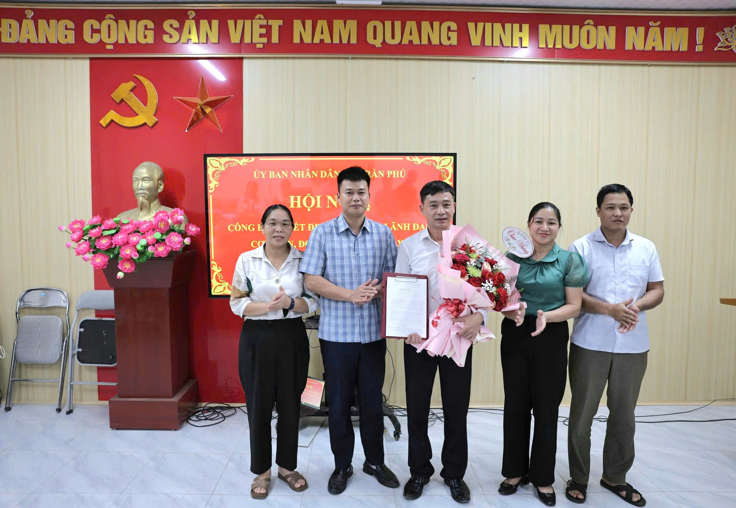 Xã Trần Phú công bố Quyết định bổ nhiệm lãnh đạo cơ quan, đơn vị thuộc UBND xã