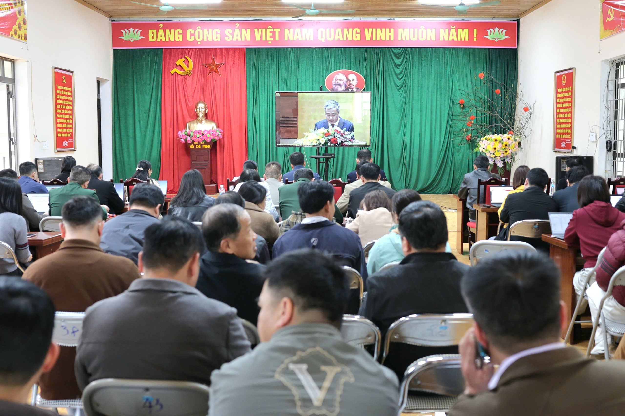 Xã Trần Phú tham dự Hội nghị trực tuyến nghiên cứu, học tập, quán triệt, tuyên truyền và triển khai thực hiện Nghị quyết Đại hội XIV của Đảng