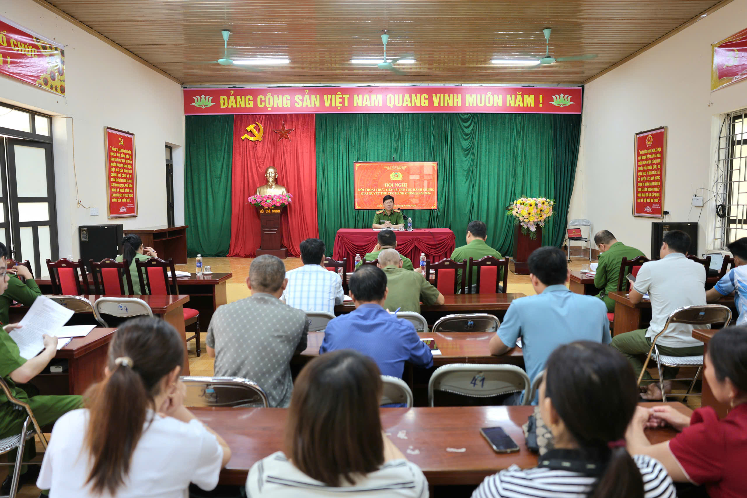 Công an xã Trần Phú tổ chức Hội nghị đối thoại trực tiếp về thủ tục hành chính, giải quyết thủ tục hành chính năm 2026 