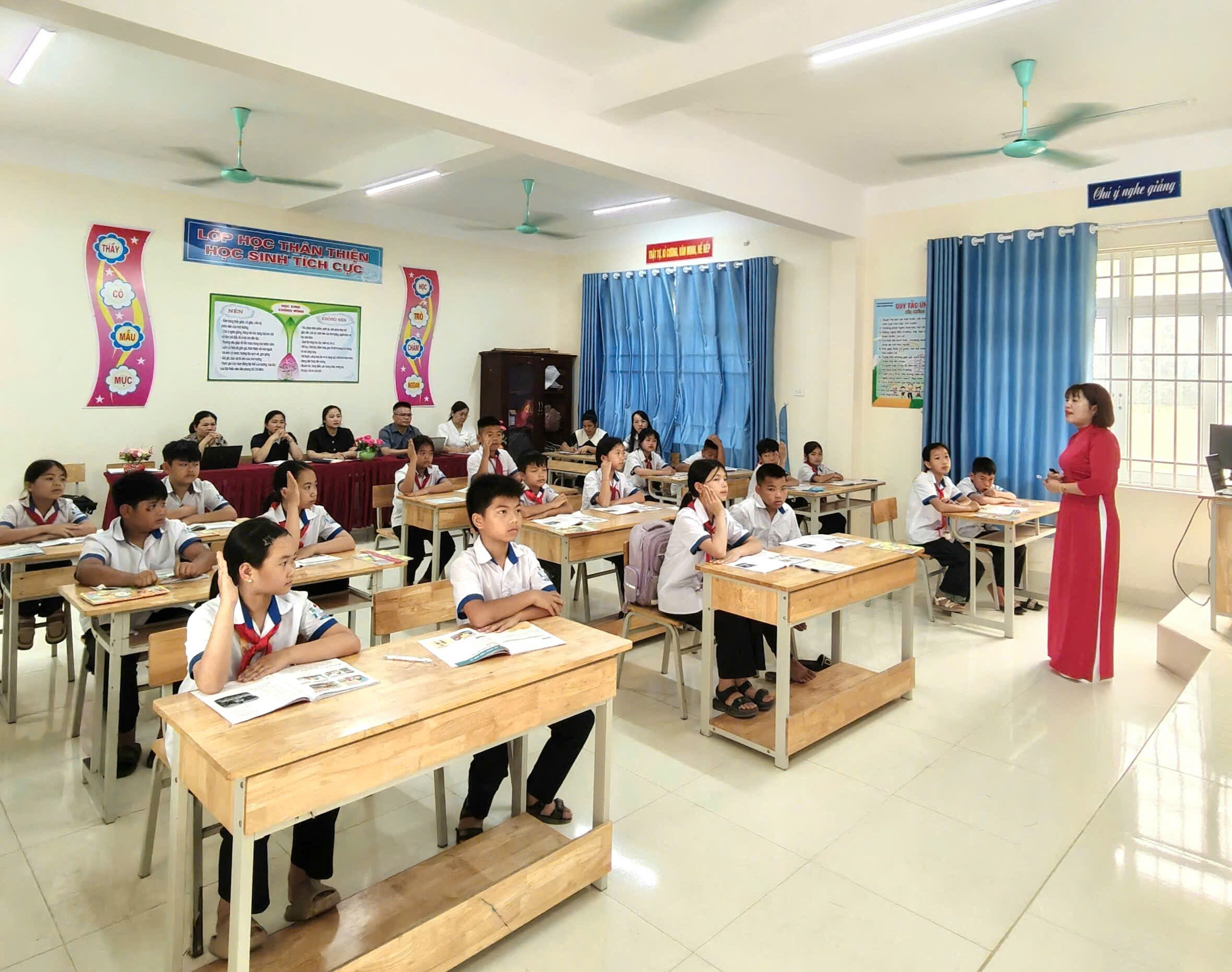 Đảng ủy xã Trần Phú thăm lớp, dự giờ và kiểm tra việc triển khai Nghị quyết của Đảng tại 04 trường học trên địa bàn xã