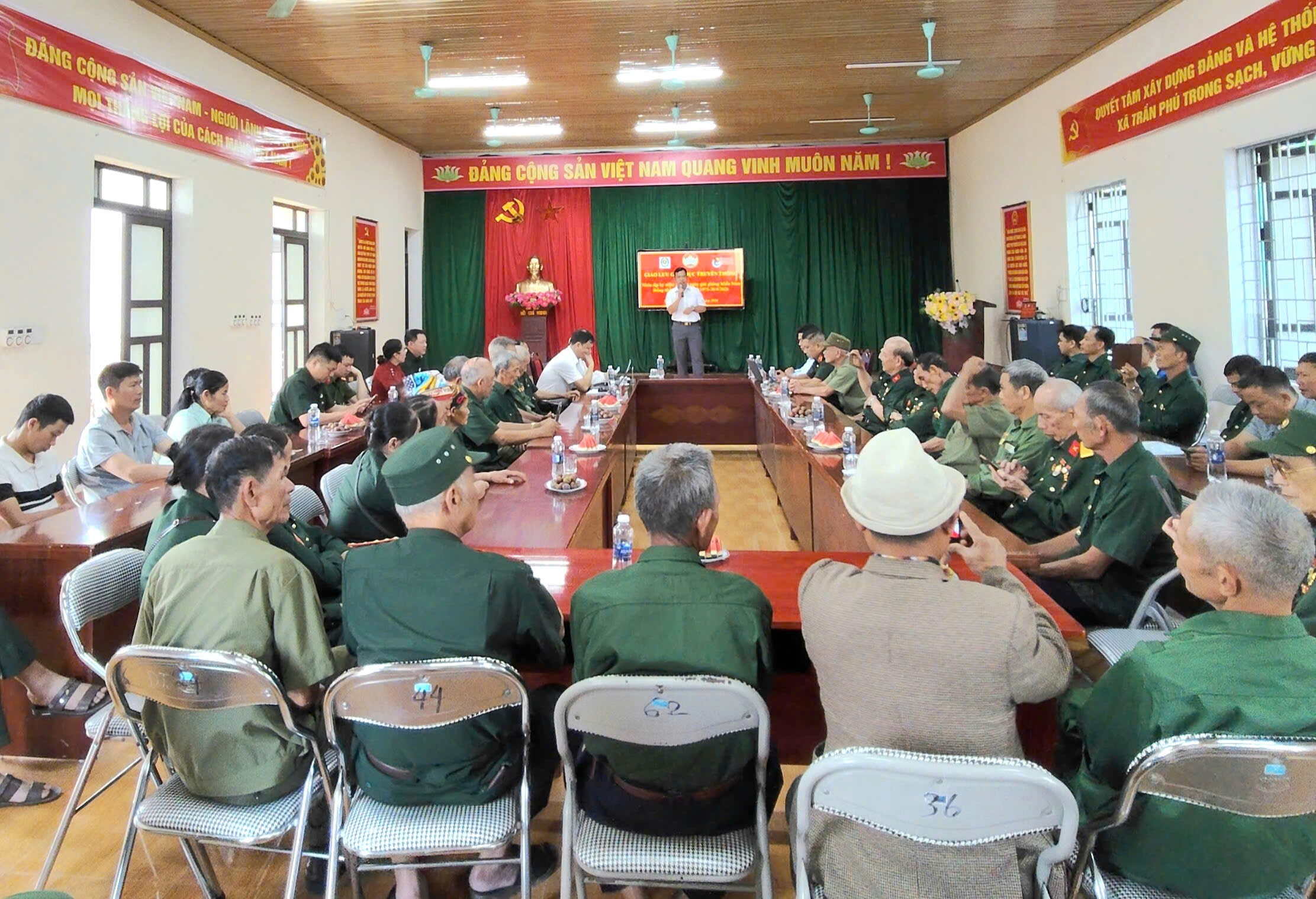 Hoạt động giáo dục truyền thống cách mạng cho thế hệ trẻ
