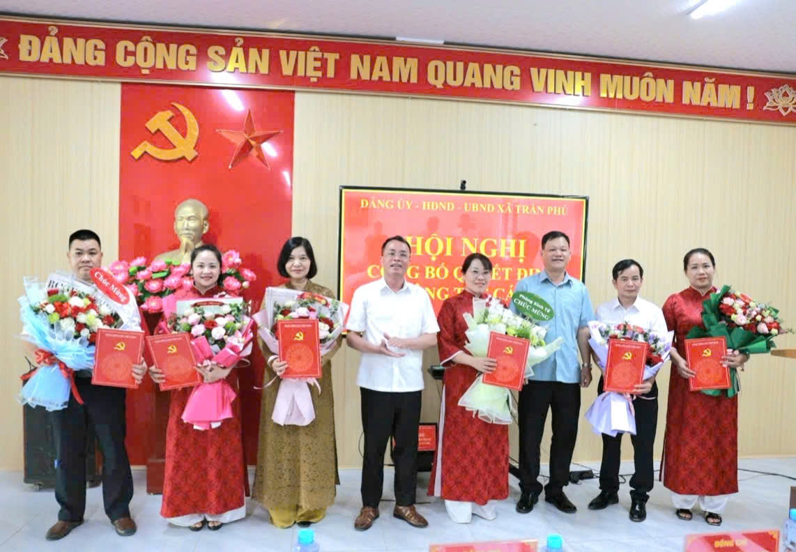 Xã Trần Phú công bố các quyết định về công tác cán bộ