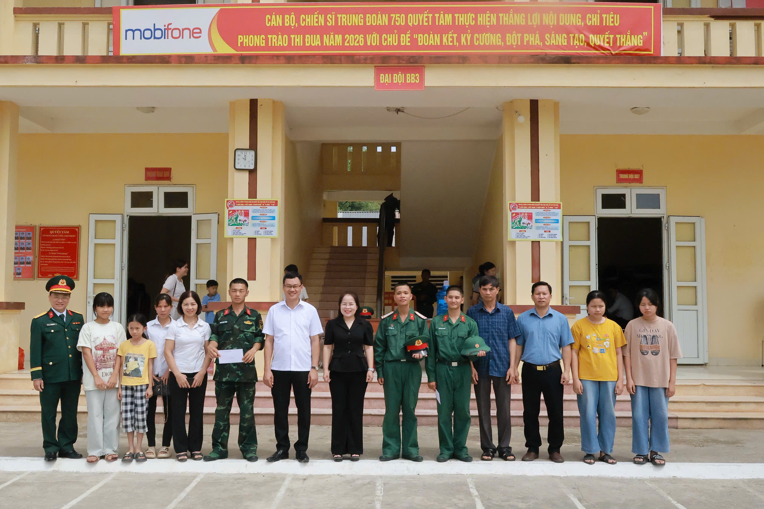 Lãnh đạo xã Bạch Thông thăm và dự Lễ tuyên thệ chiến sĩ mới năm 2026