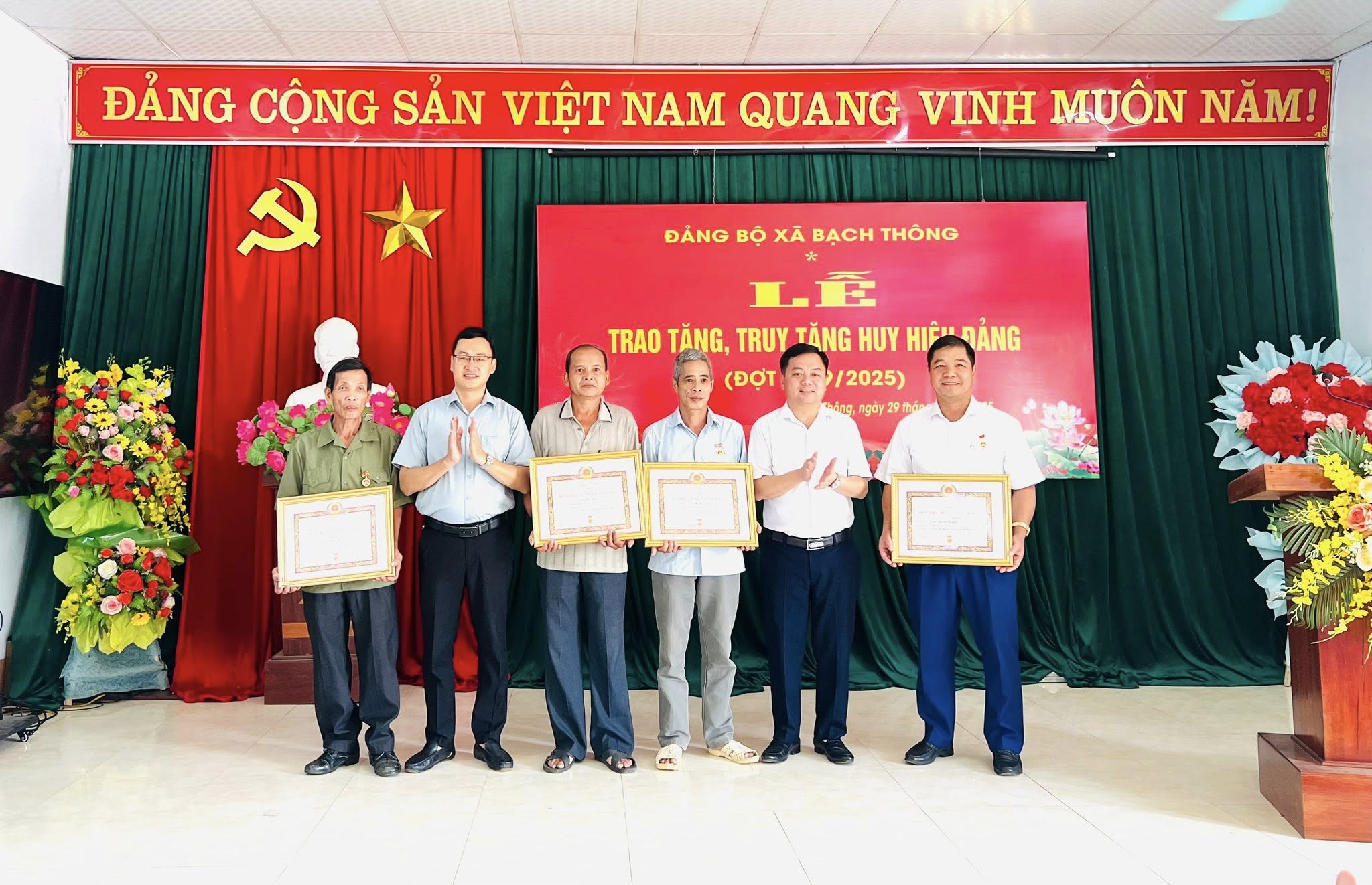 Anh-tin-bai