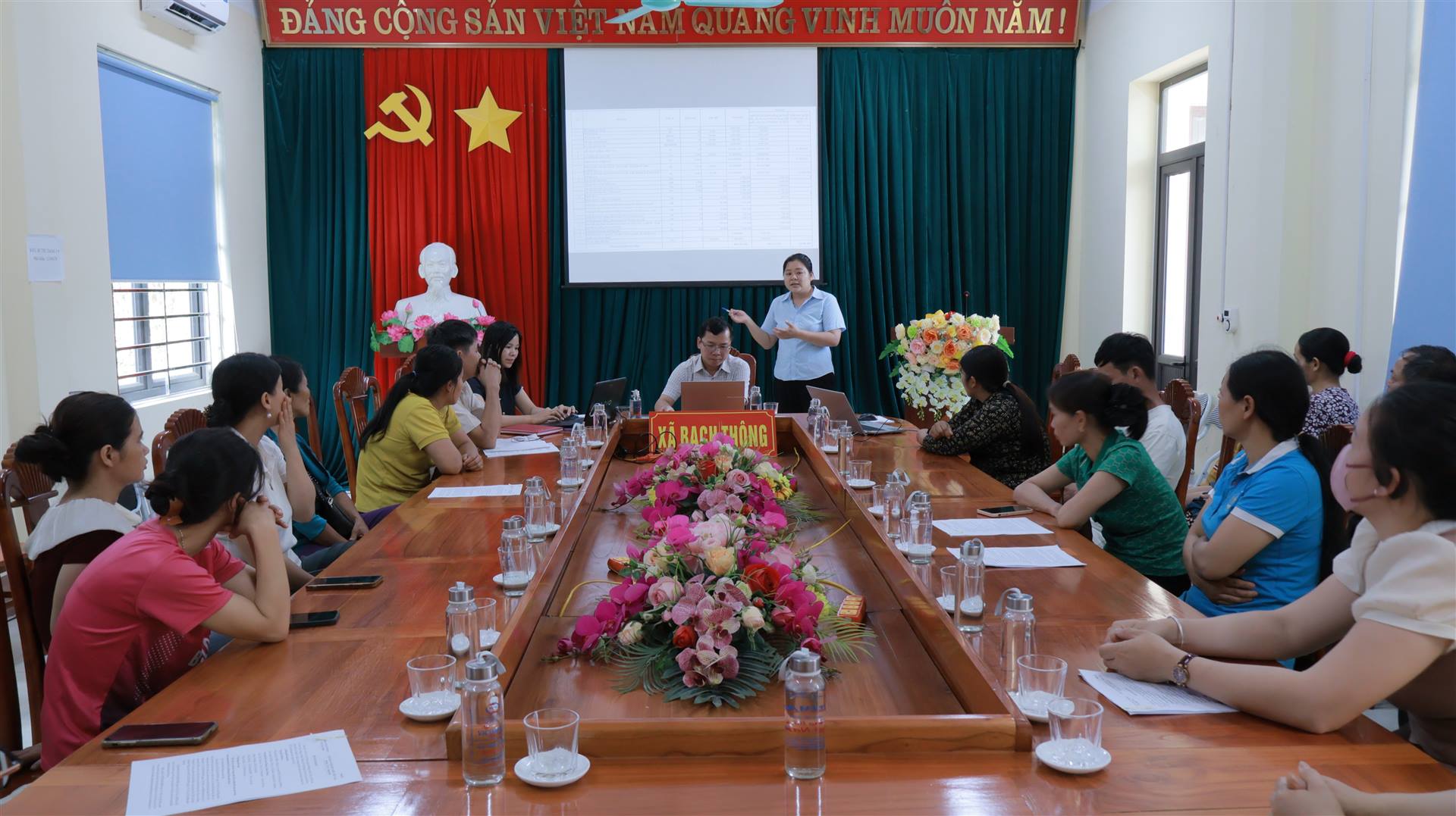Bạch Thông triển khai Dự án hỗ trợ phát triển sản xuất cộng đồng – Dự án chăn nuôi vịt bầu đen cổ xanh thương phẩm