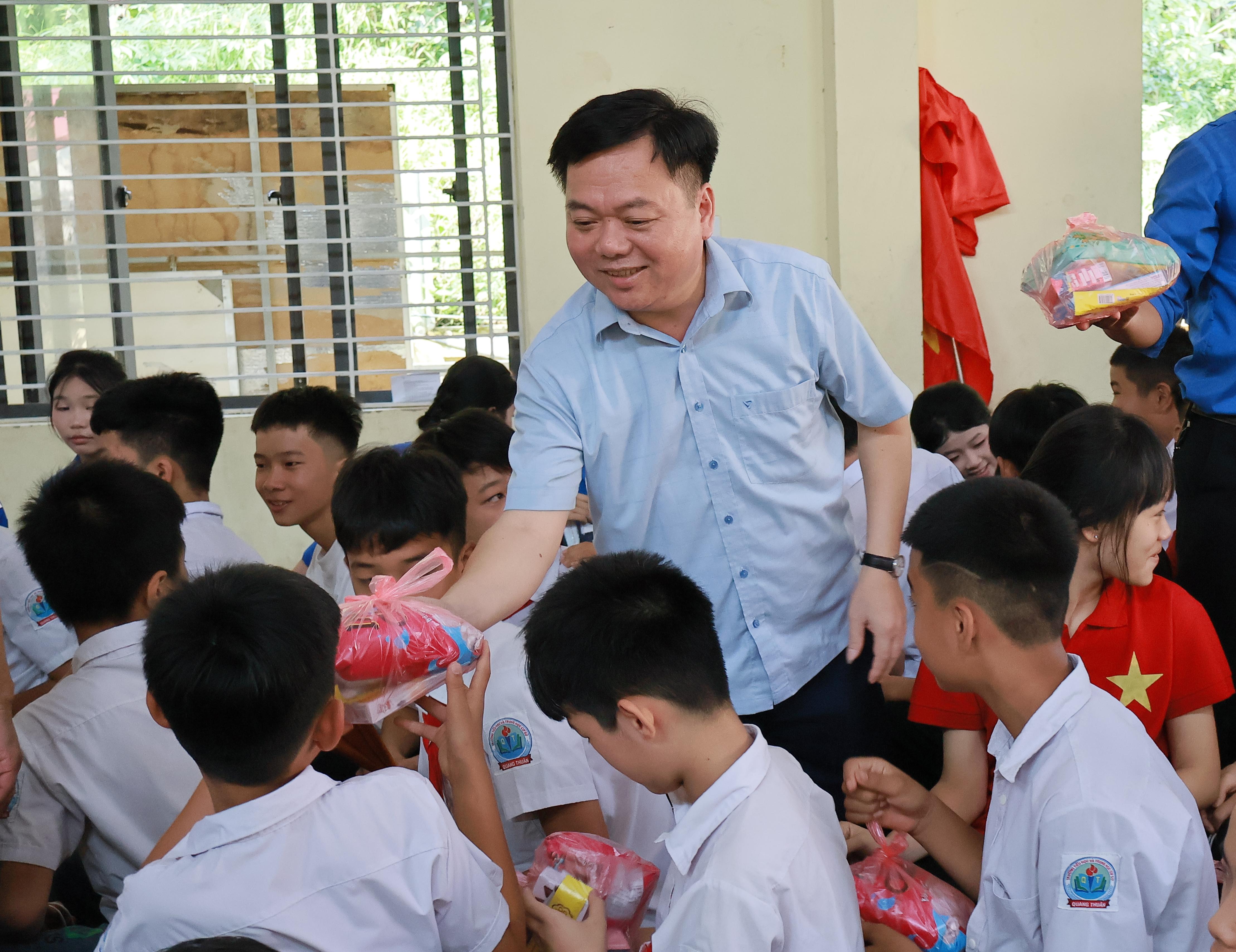 Anh-tin-bai