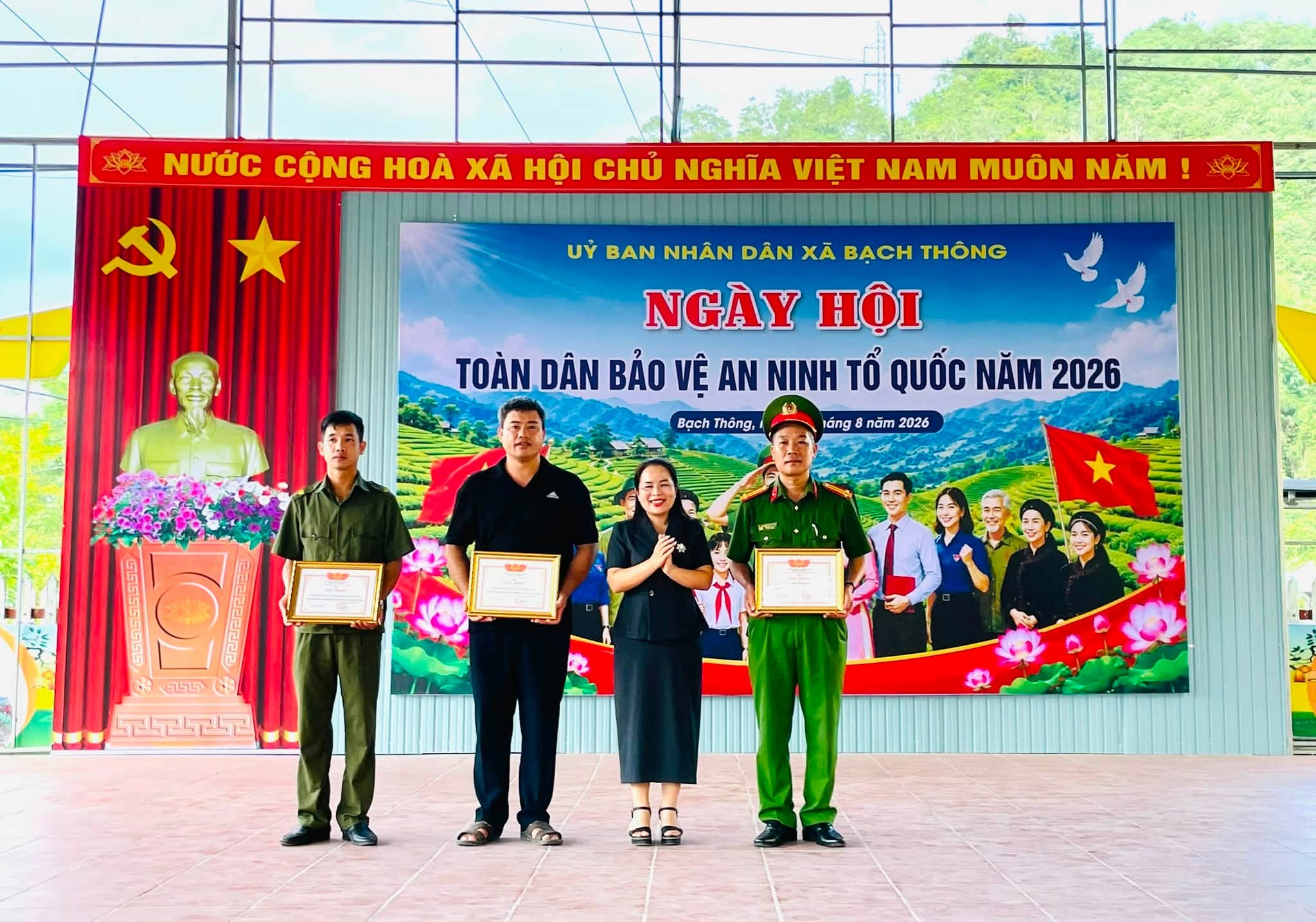 Anh-tin-bai